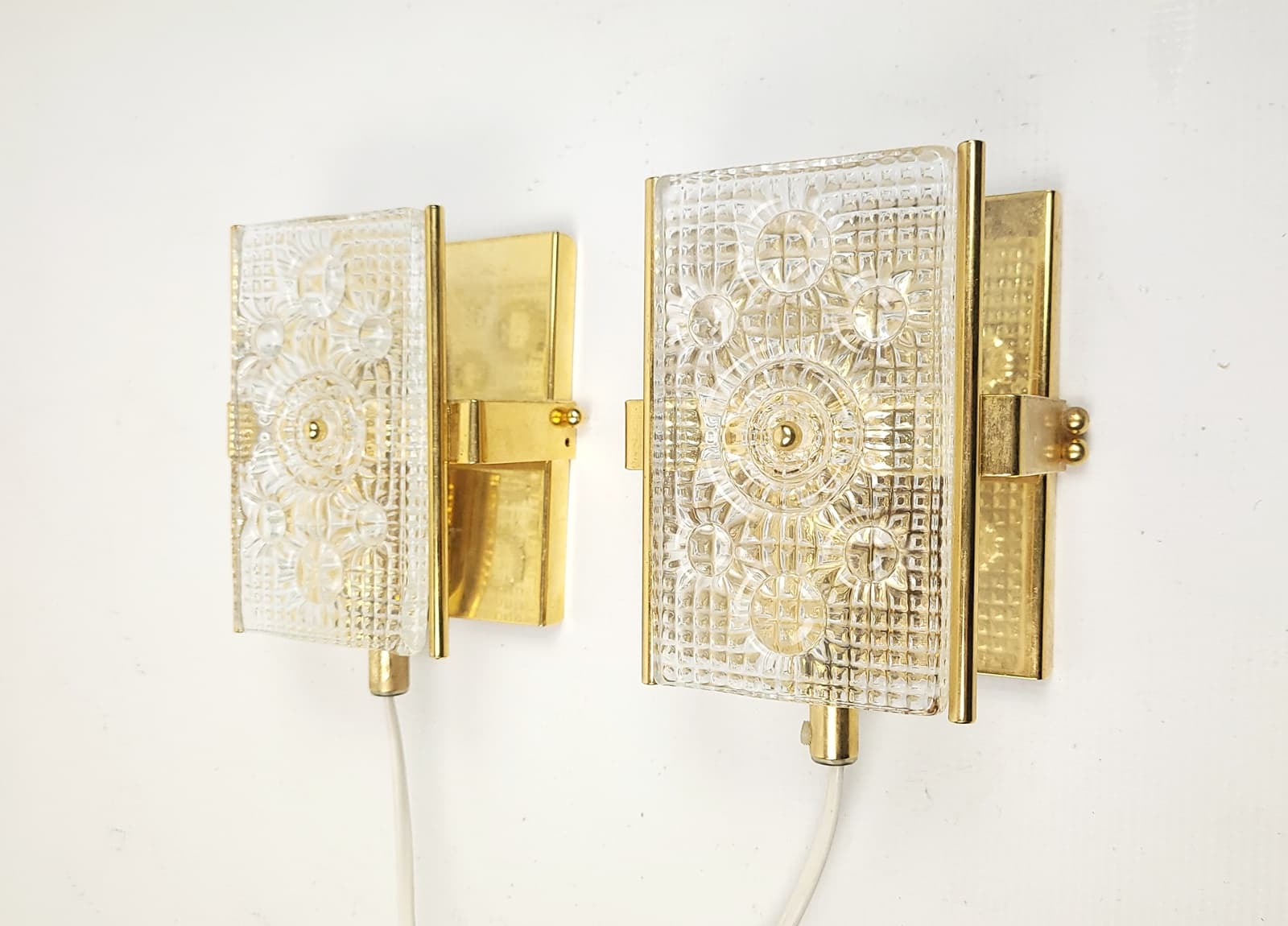 Para kinkietów MPR 90-493, szkło kryształowe przezroczyste, mosiądz złoty, proj. C. Fagerlund, Orrefors, Szwecja, lata 60. - 228550