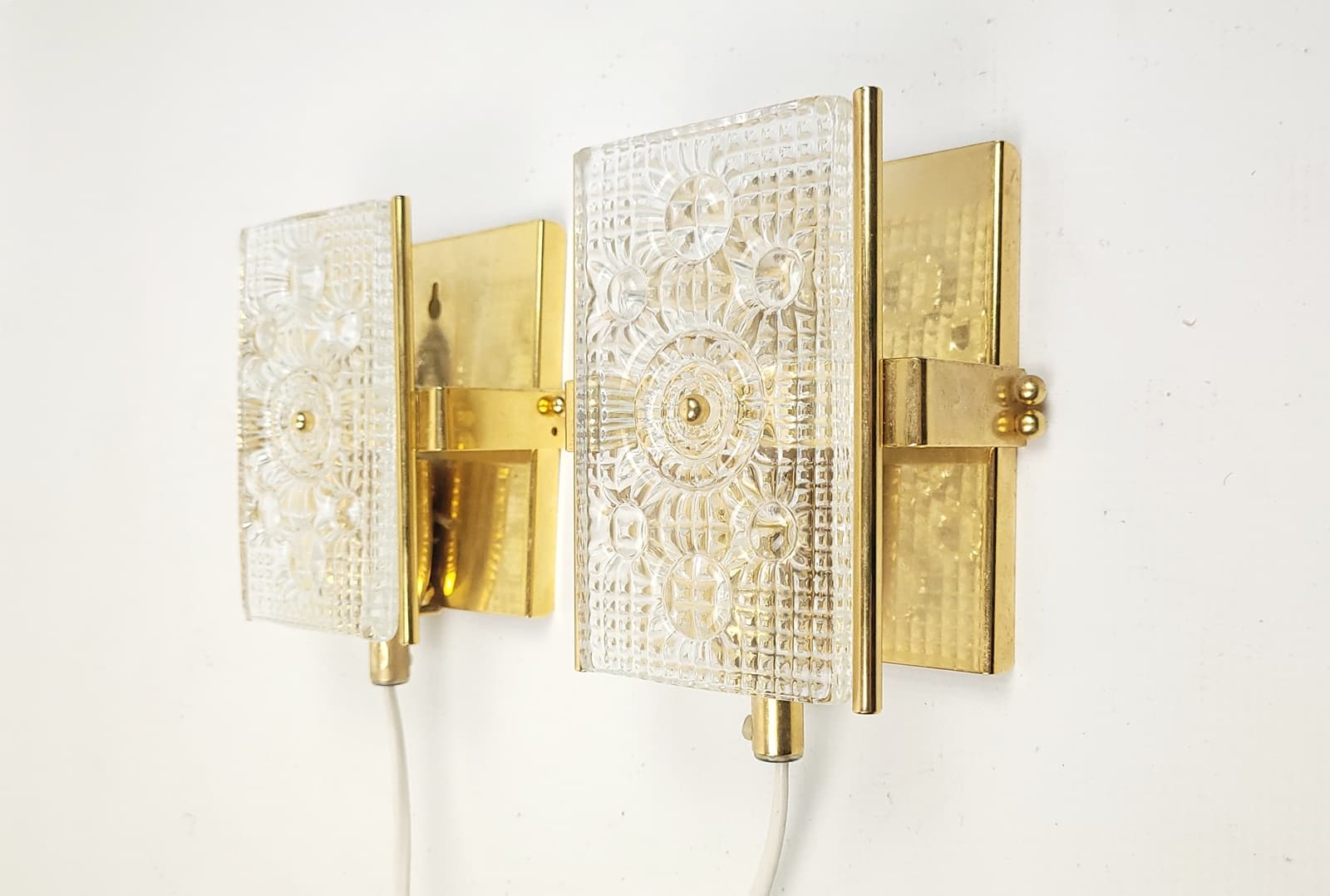 Para kinkietów MPR 90-493, szkło kryształowe przezroczyste, mosiądz złoty, proj. C. Fagerlund, Orrefors, Szwecja, lata 60. - 228551