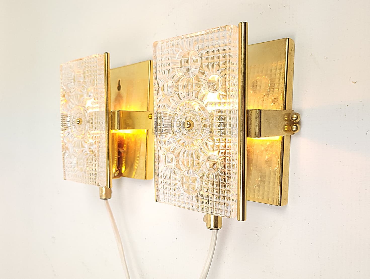 Para kinkietów MPR 90-493, szkło kryształowe przezroczyste, mosiądz złoty, proj. C. Fagerlund, Orrefors, Szwecja, lata 60. - 228553