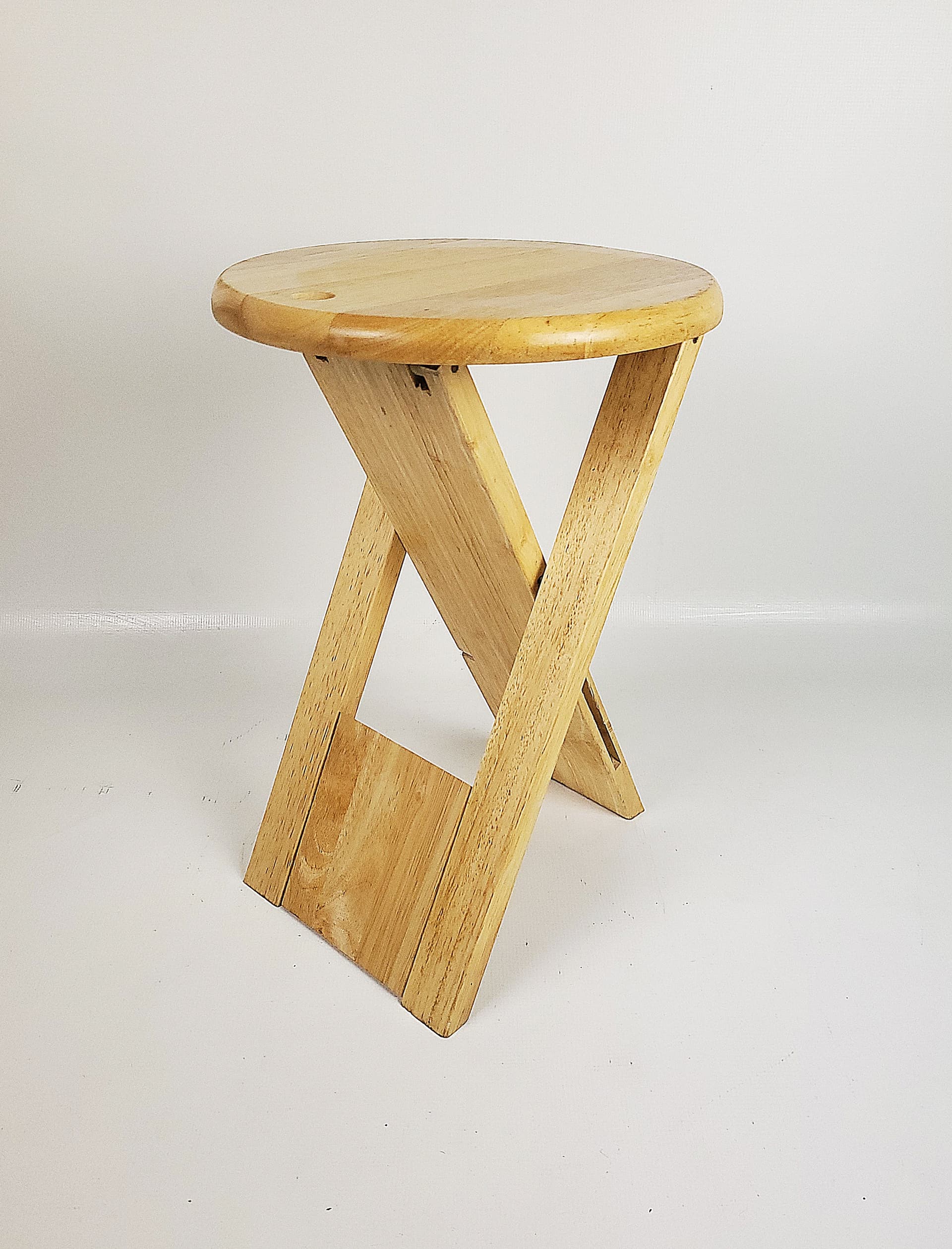 Taboret Suzy, brązowy, buk, proj. A. Reed, Wielka Brytania, lata 80. - 228591