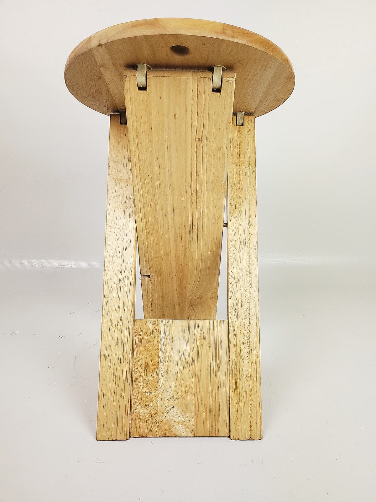 Taboret Suzy, brązowy, buk, proj. A. Reed, Wielka Brytania, lata 80. - 228590