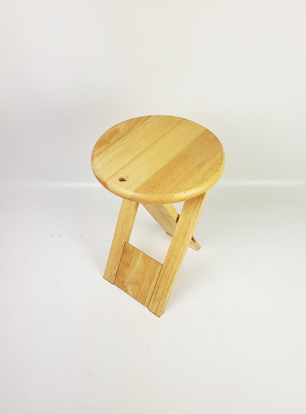 Taboret Suzy, brązowy, buk, proj. A. Reed, Wielka Brytania, lata 80. - 228587