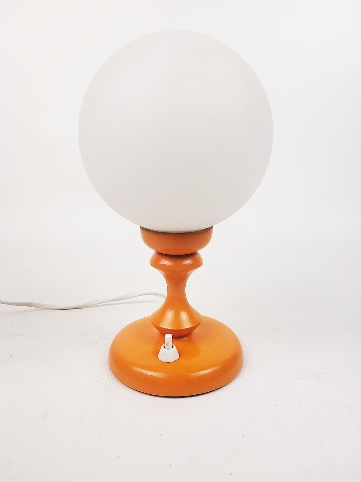 Lampka stołowa Space Age, szkło opalowe białe, plastik pomarańczowy, lata 70. - 228640