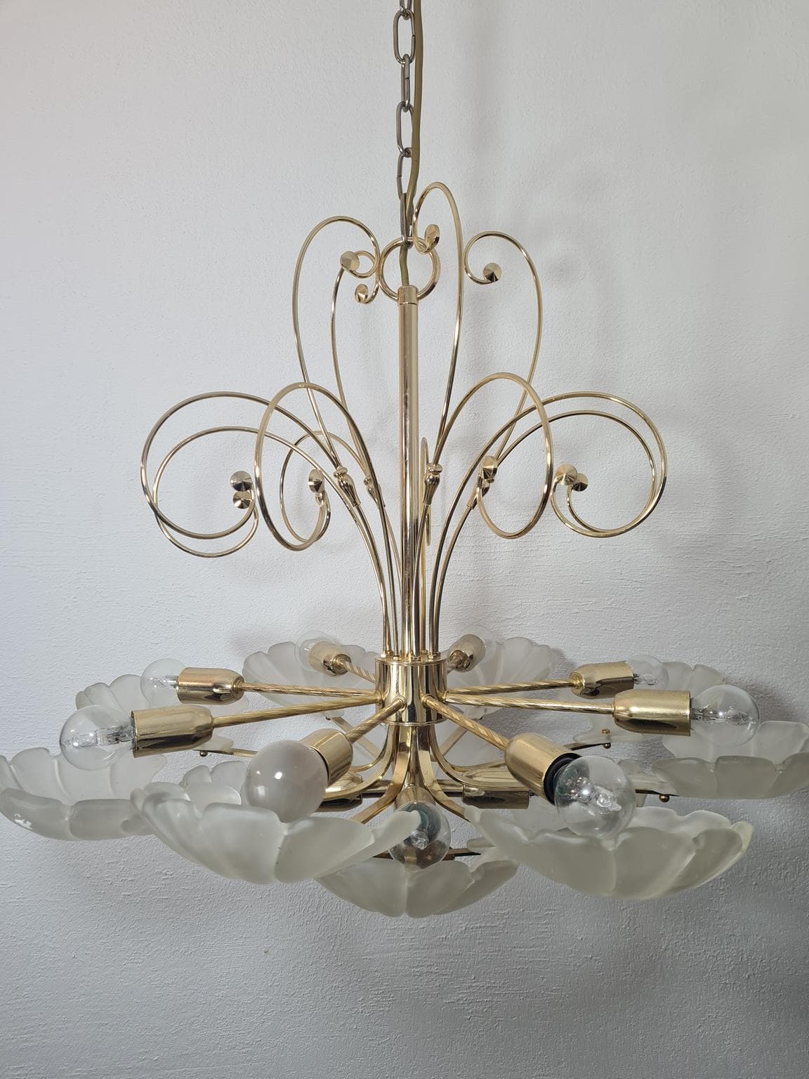 Żyrandol, mosiądz polerowany, szkło matowe białe, Deknudt, Belgia, lata 70. - 228667