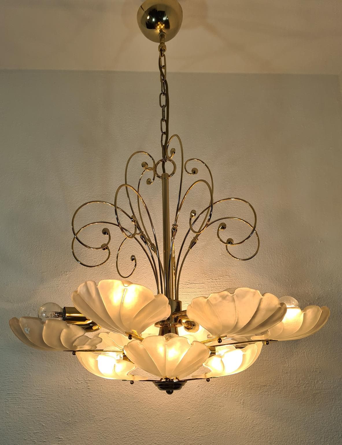 Żyrandol, mosiądz polerowany, szkło matowe białe, Deknudt, Belgia, lata 70. - 228670