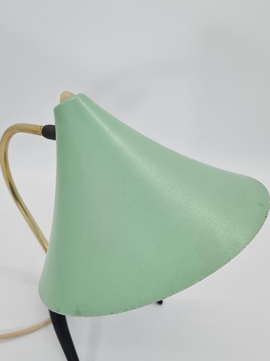 Lampka biurkowa Golf, aluminium miętowy, mosiądz złoty, żeliwo czarne, proj. L. Kalff, Philips, Holandia, lata 50. - 228696