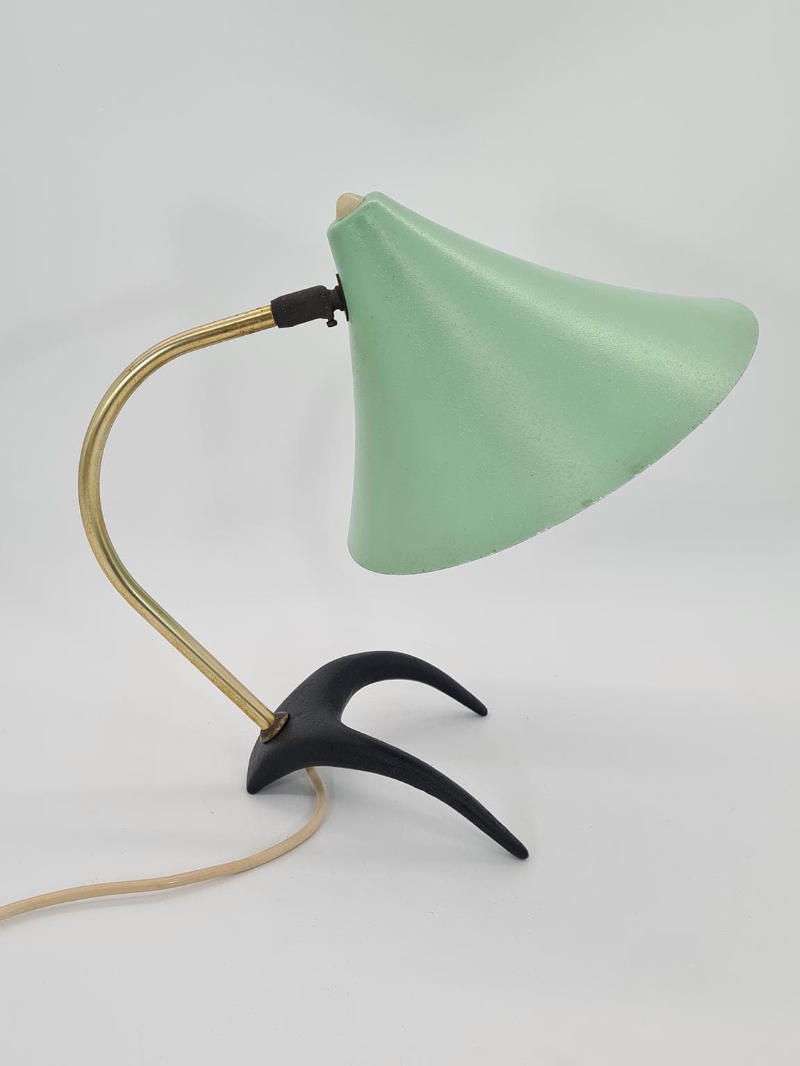 Lampka biurkowa Golf, aluminium miętowy, mosiądz złoty, żeliwo czarne, proj. L. Kalff, Philips, Holandia, lata 50. - 228692