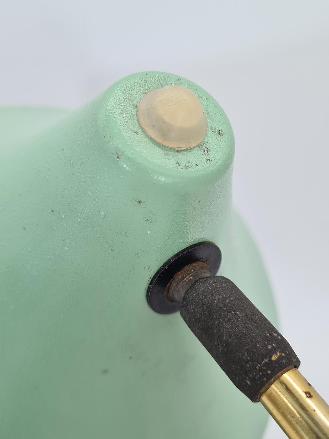 Lampka biurkowa Golf, aluminium miętowy, mosiądz złoty, żeliwo czarne, proj. L. Kalff, Philips, Holandia, lata 50. - 228686