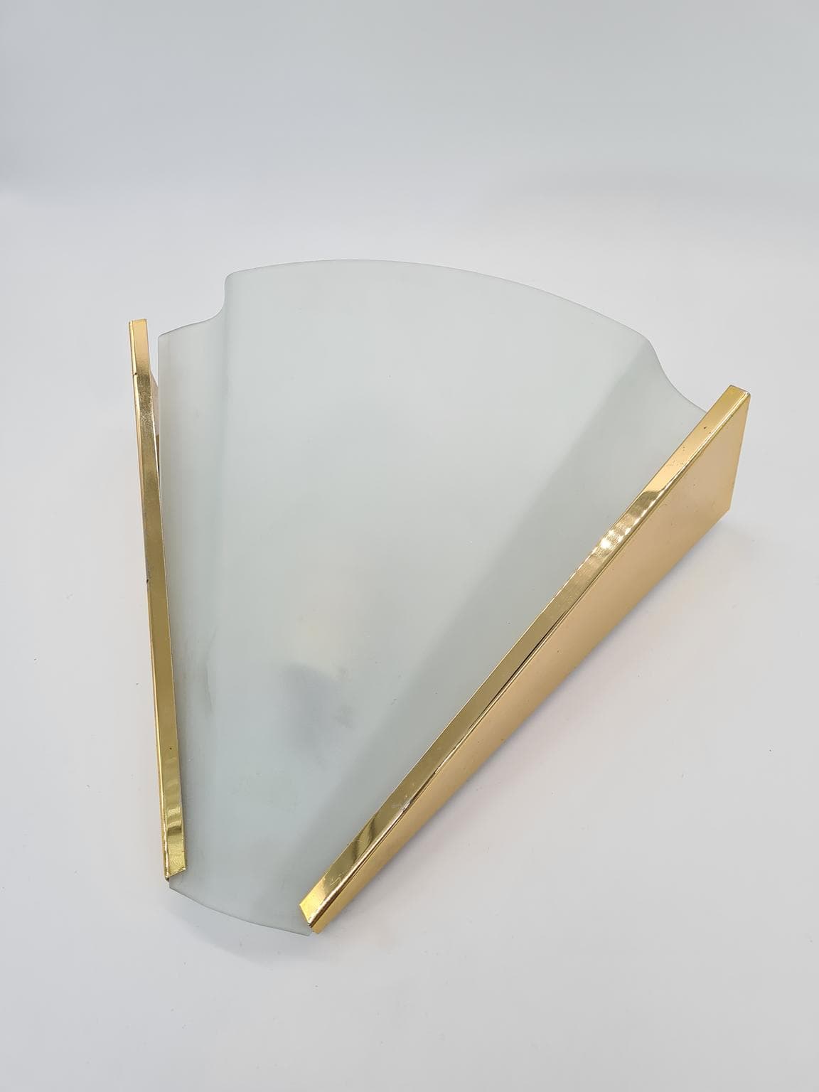 Lampa ścienna, matowe szkło białe, mosiądz, Errebi Luce, Włochy, lata 80. - 228711