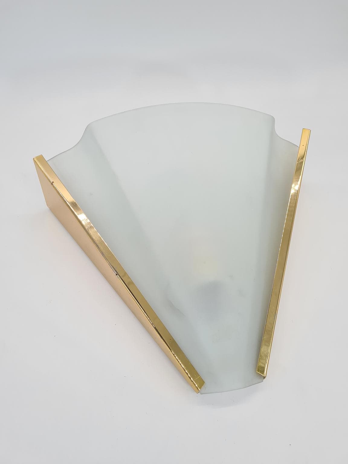 Lampa ścienna, matowe szkło białe, mosiądz, Errebi Luce, Włochy, lata 80. - 228710