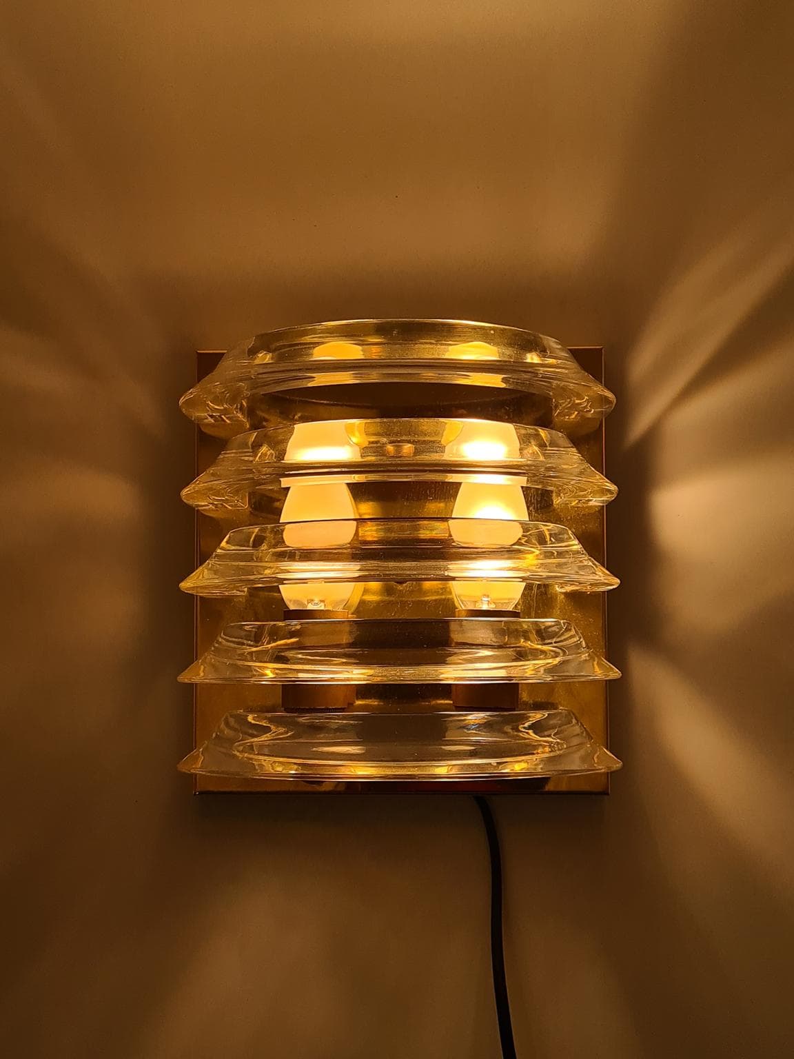 Kinkiet Prometeusz, mosiądz złoty, akryl transparentny, Prometeusz, Polska, lata 80. - 228729