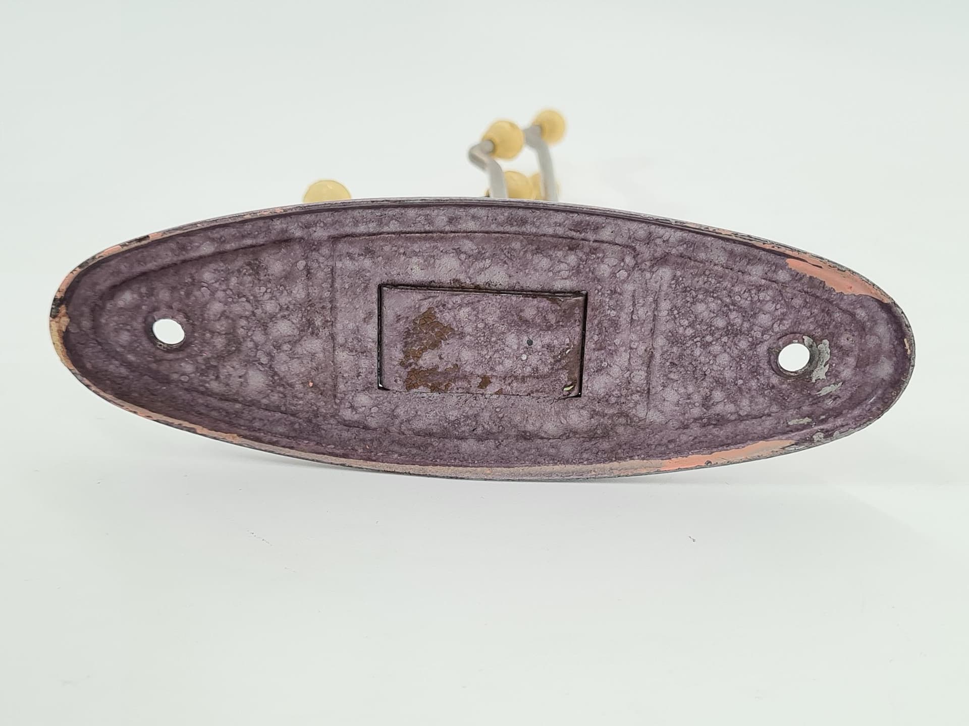 Wieszak ścienny, fioletowy, metal, lata 60. - 228787