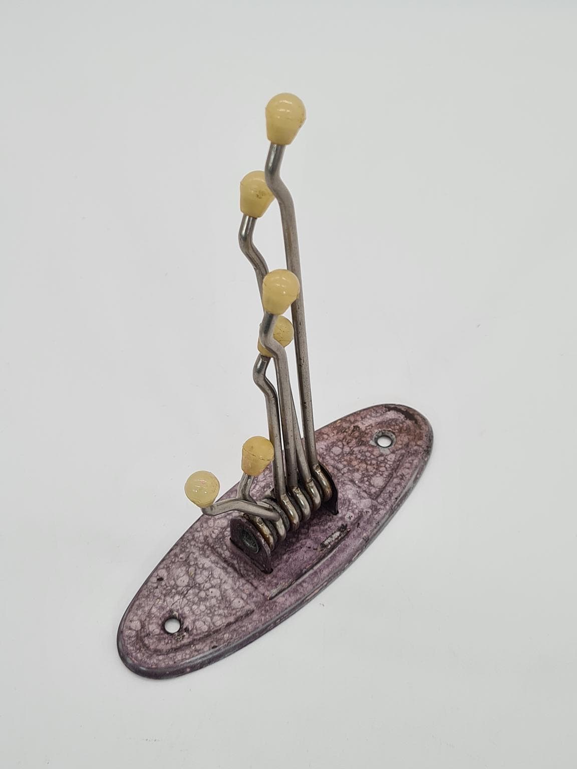 Wieszak ścienny, fioletowy, metal, lata 60. - 228783