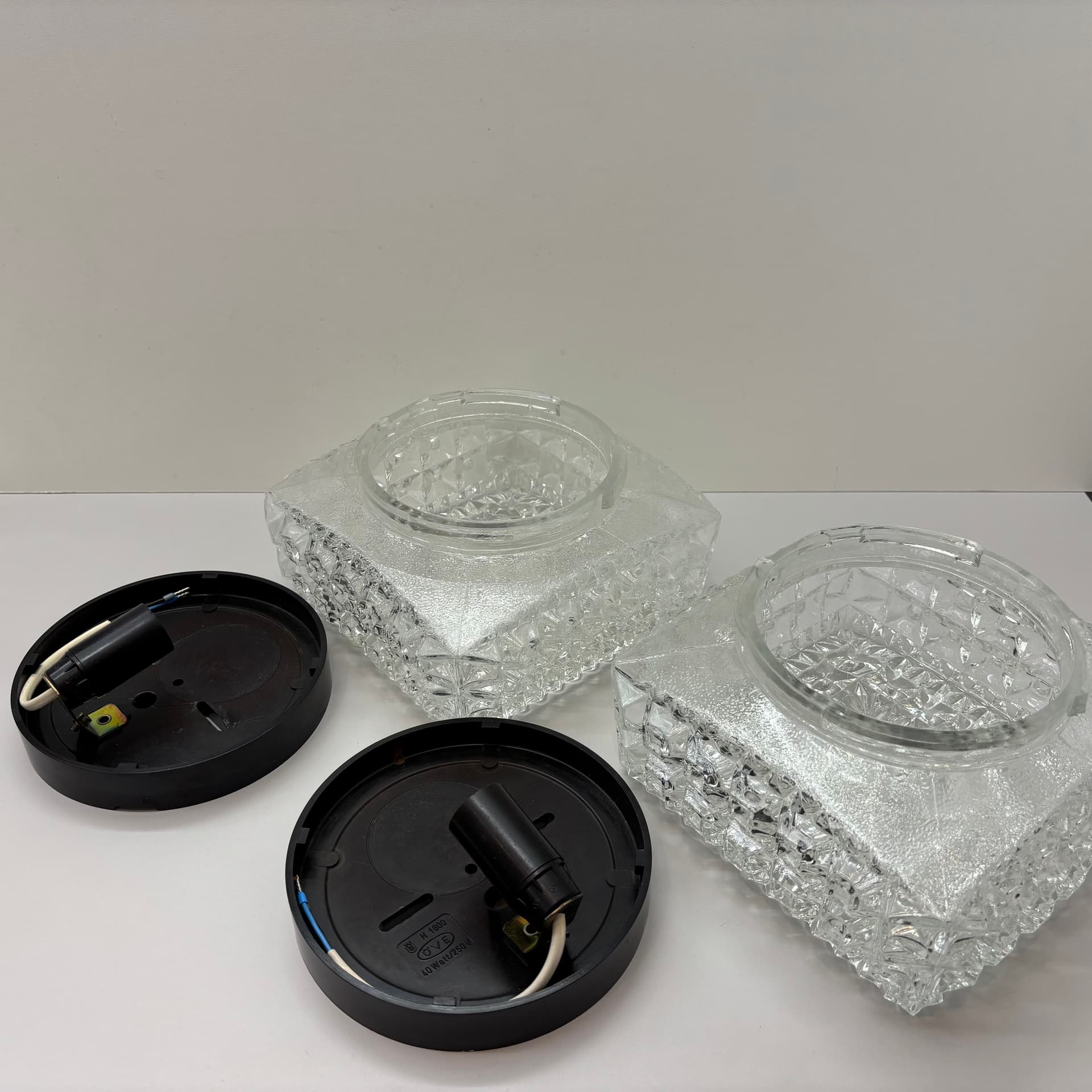 Para kinkietów, szkło transparentne, bakelit czarny, Austria, lata 70. - 228819