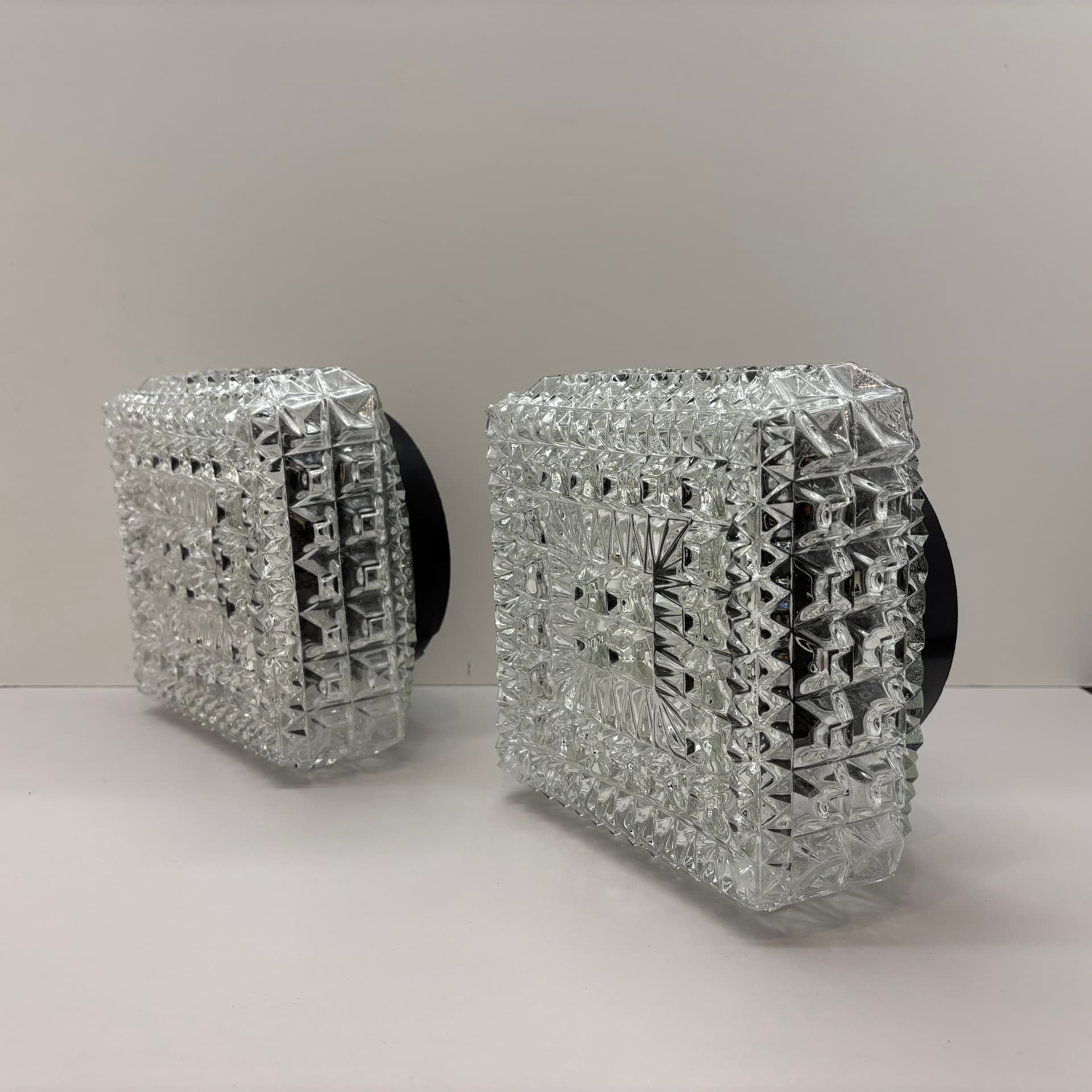 Para kinkietów, szkło transparentne, bakelit czarny, Austria, lata 70. - 228820