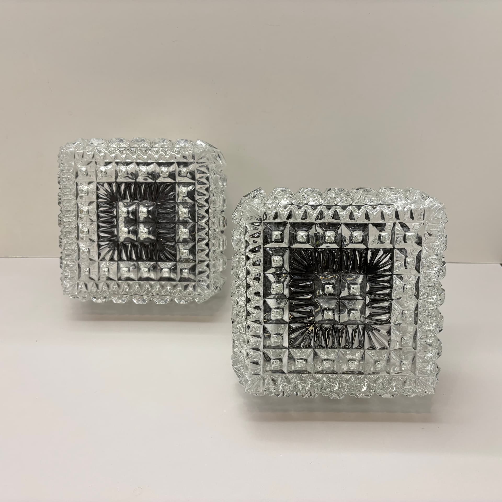 Para kinkietów, szkło transparentne, bakelit czarny, Austria, lata 70. - 228815