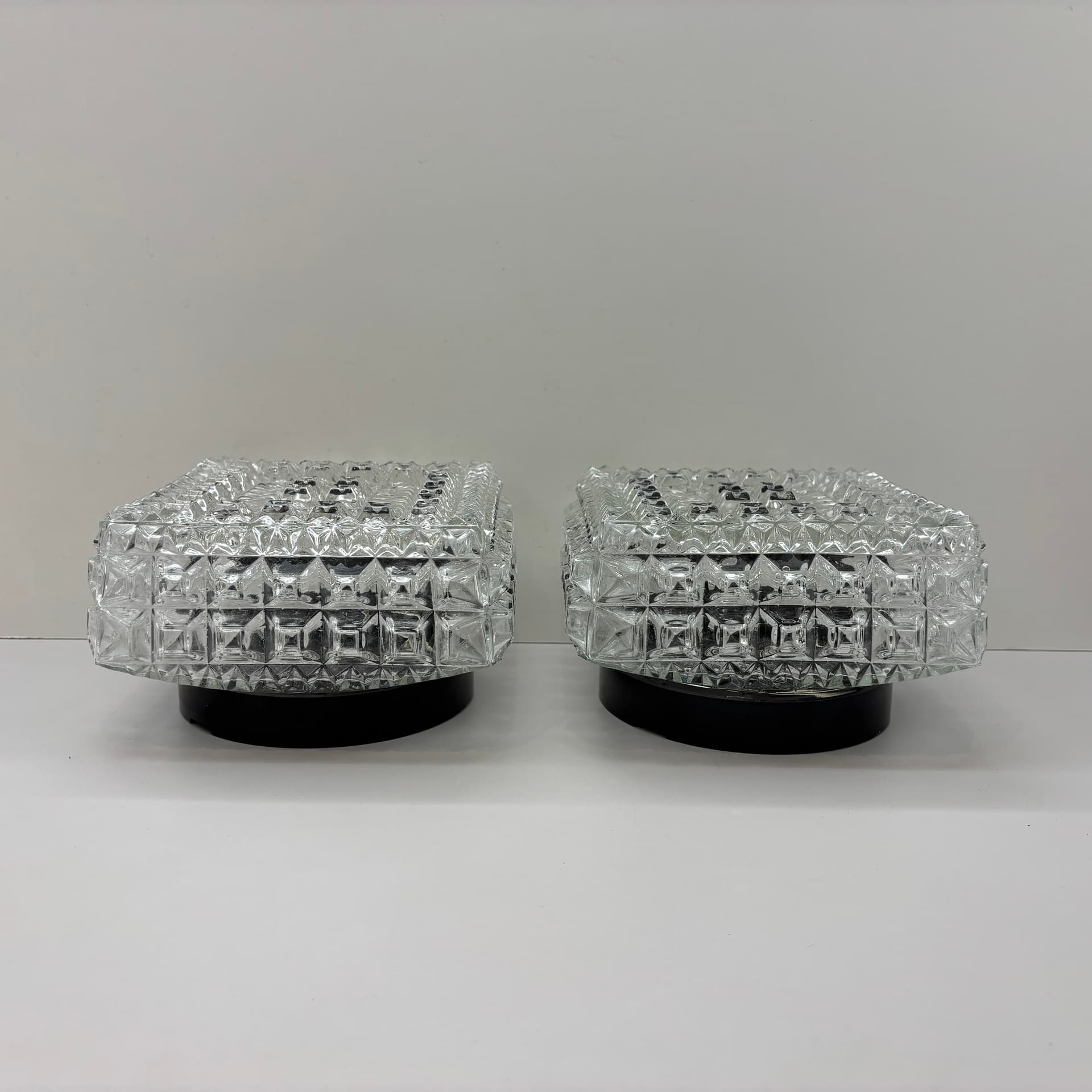 Para kinkietów, szkło transparentne, bakelit czarny, Austria, lata 70. - 228811