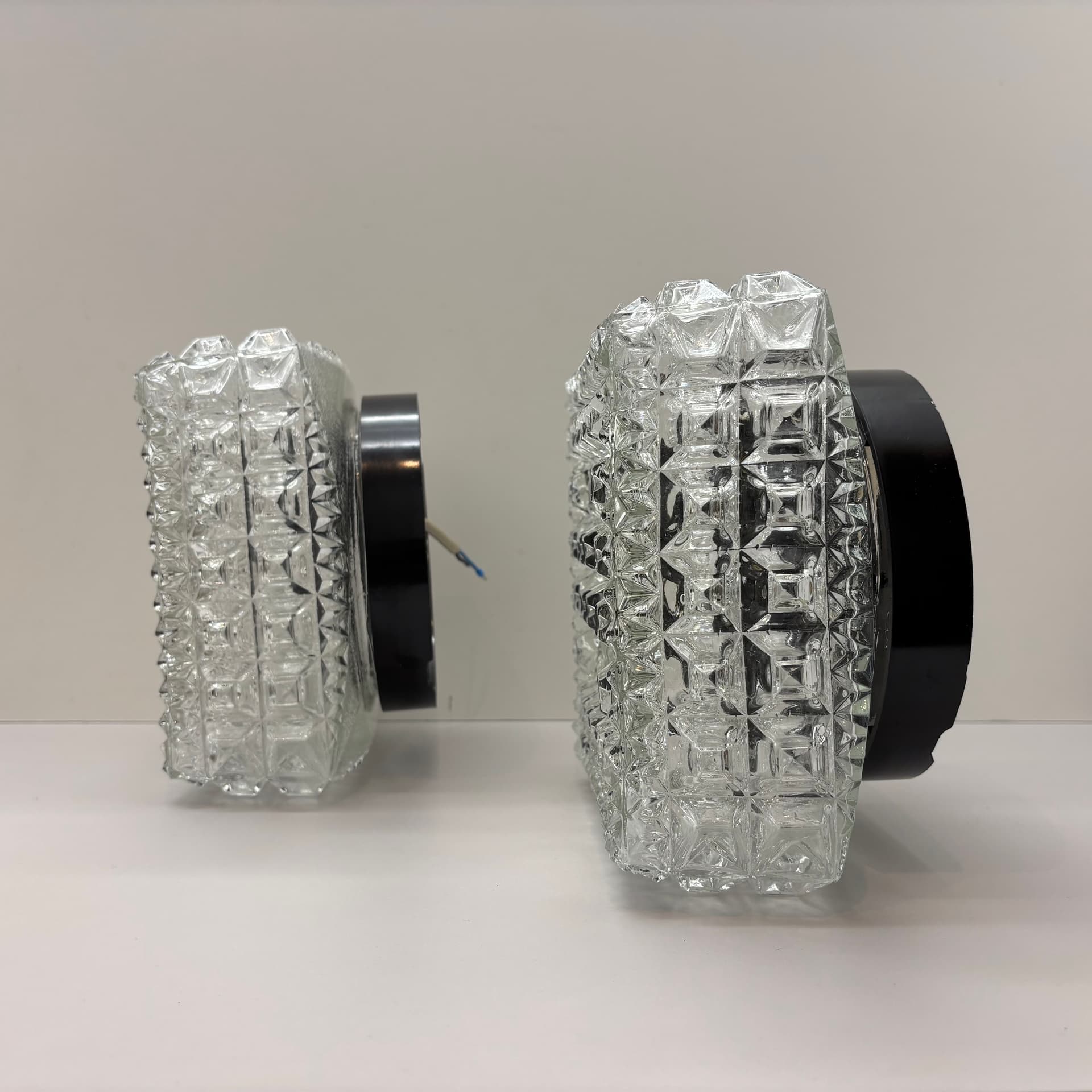 Para kinkietów, szkło transparentne, bakelit czarny, Austria, lata 70. - 228816