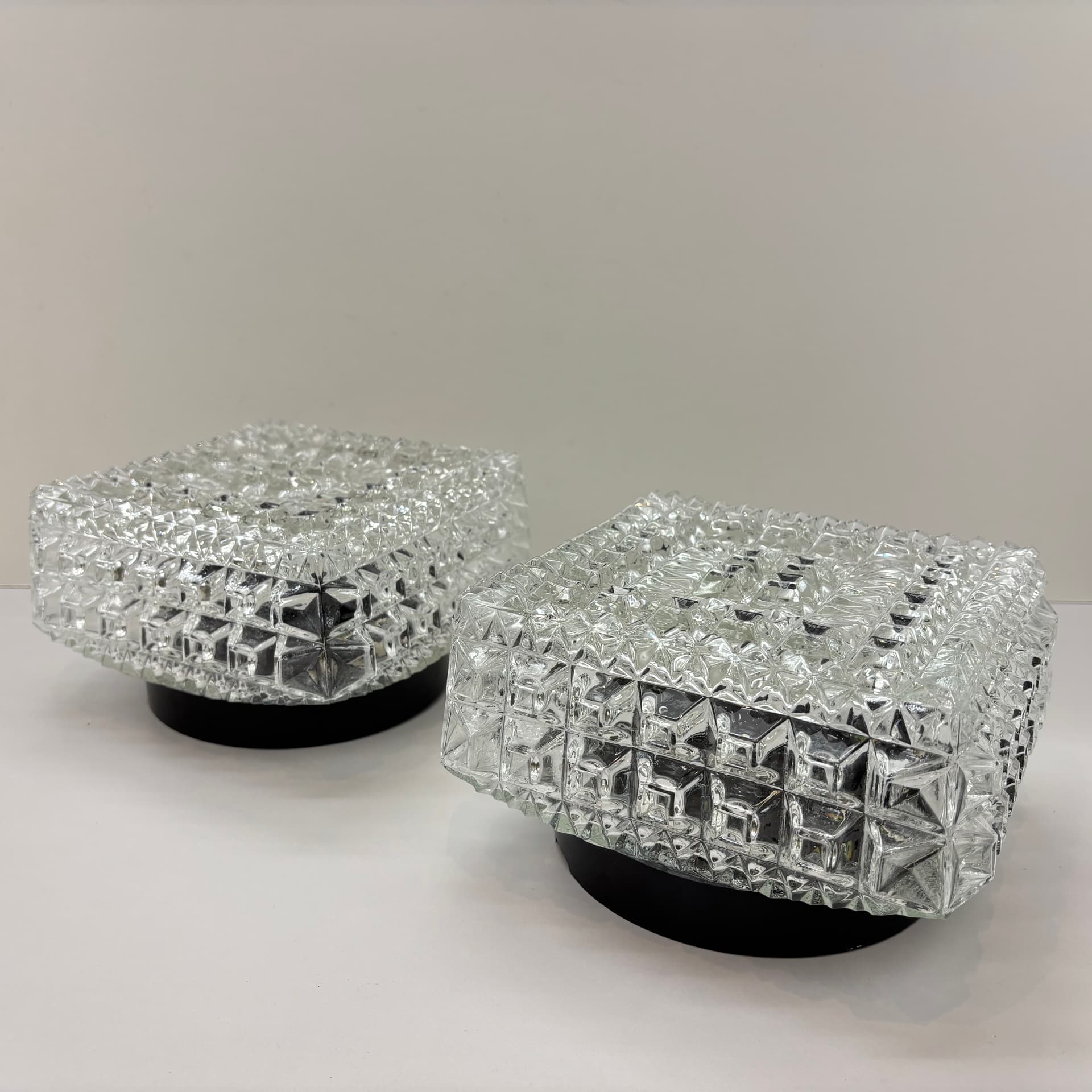 Para kinkietów, szkło transparentne, bakelit czarny, Austria, lata 70. - 228821