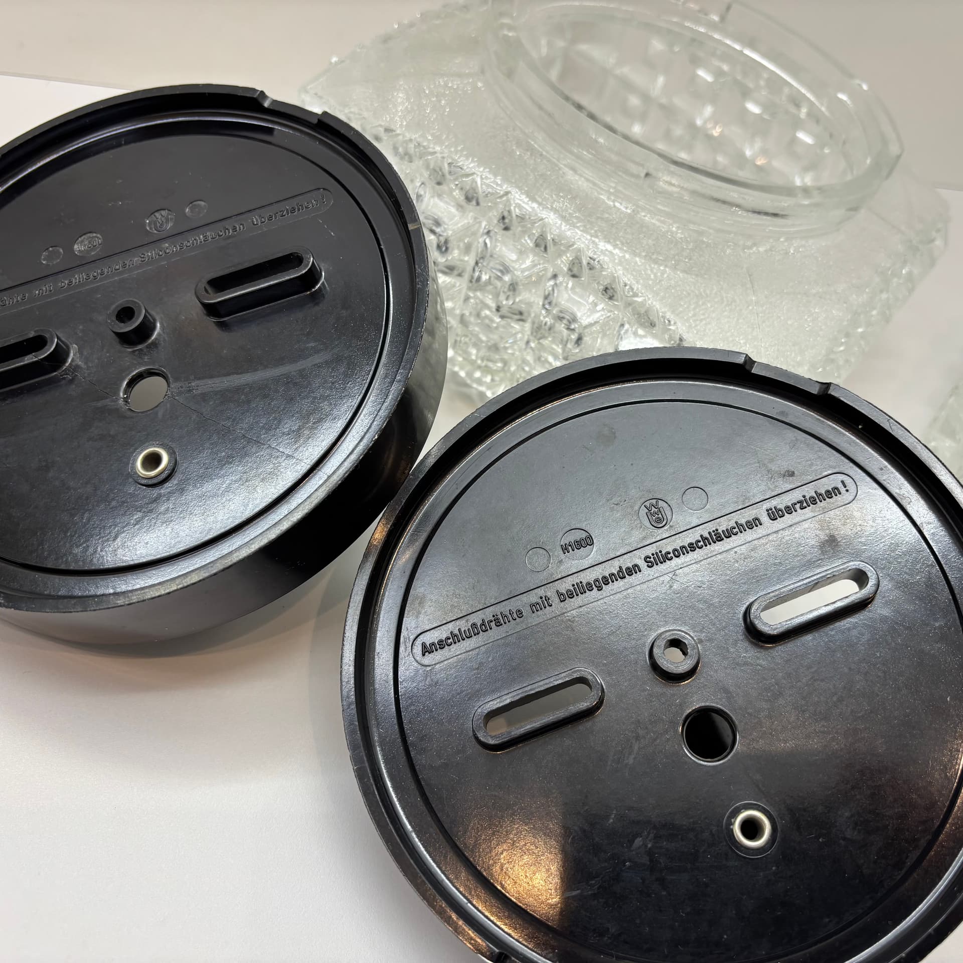 Para kinkietów, szkło transparentne, bakelit czarny, Austria, lata 70. - 228823