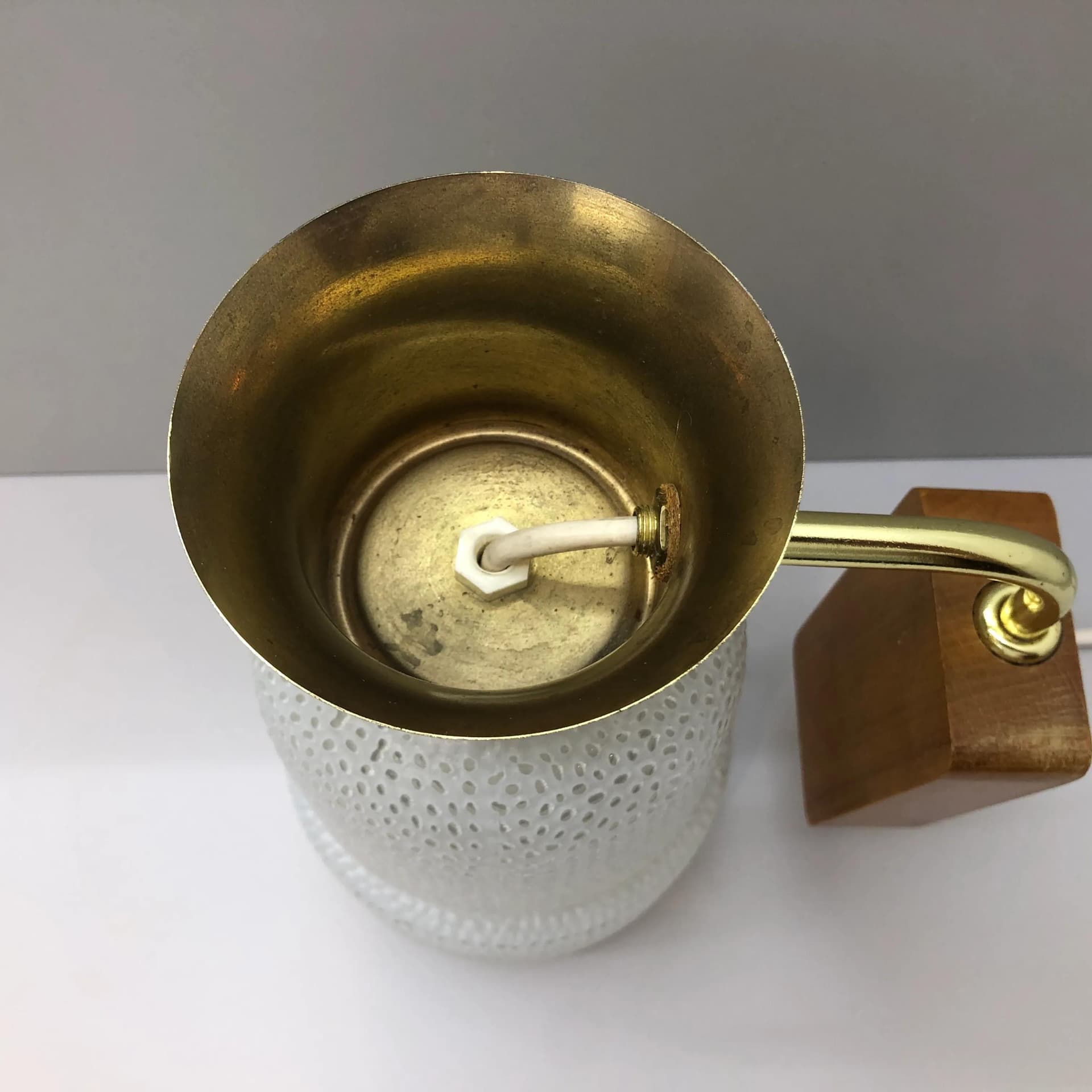 Kinkiet, szkło białe, buk, stal złocona, AKA Electric, Niemcy, lata 70. - 16822