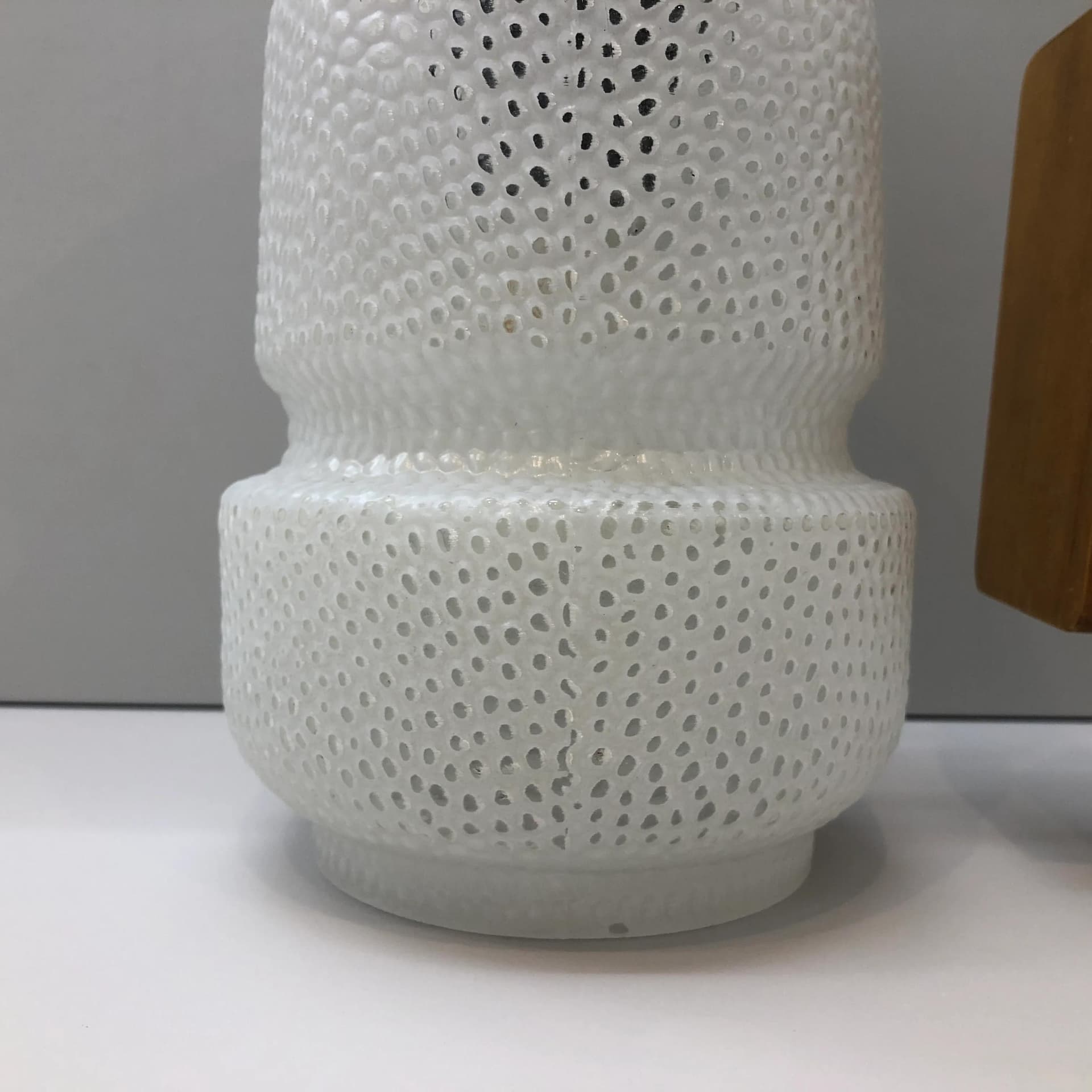 Kinkiet, szkło białe, buk, stal złocona, AKA Electric, Niemcy, lata 70. - 16823