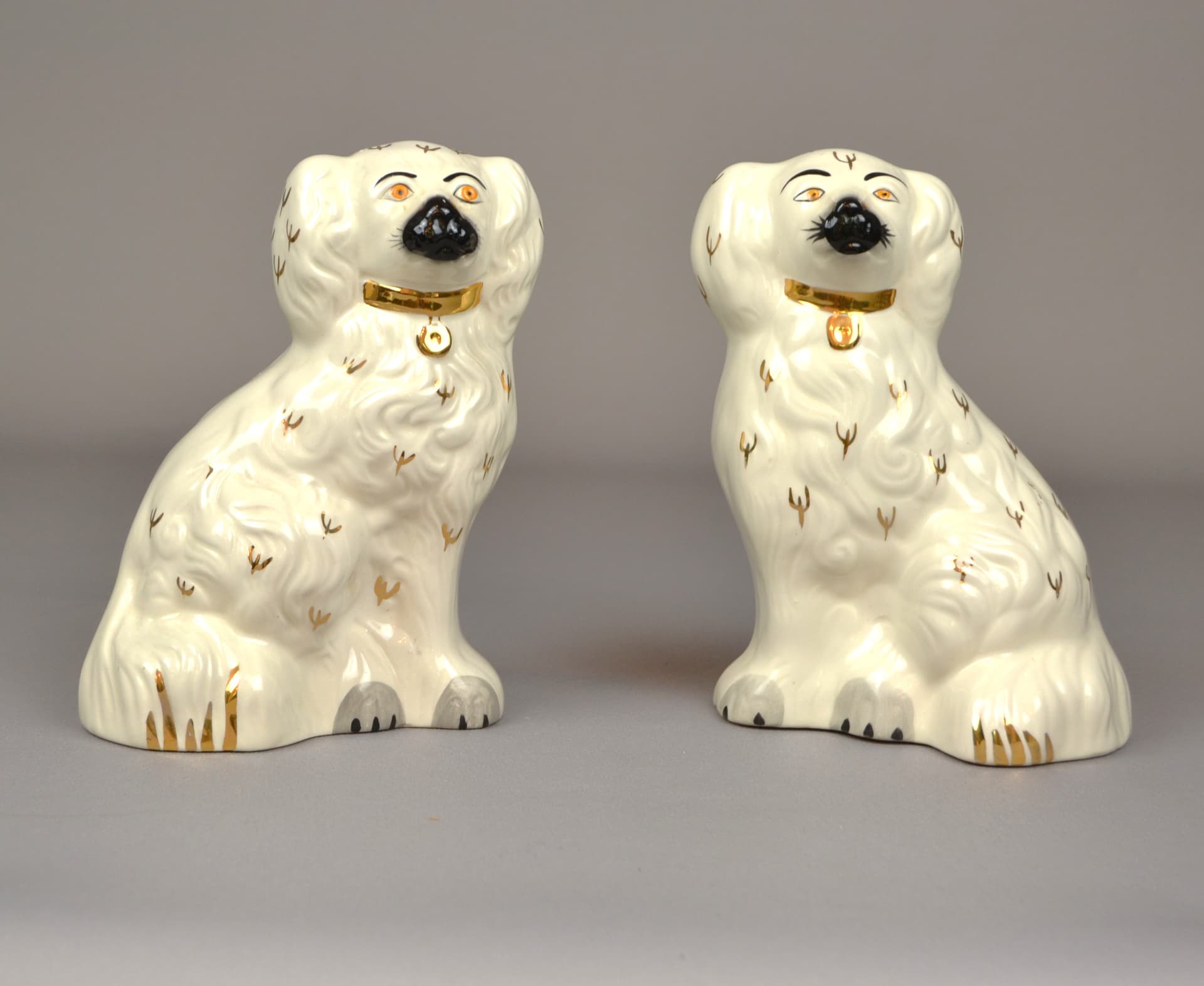 Pair of figurines King Charles Spaniel, ivory white porcelain, Beswick, 1960s. - 1673