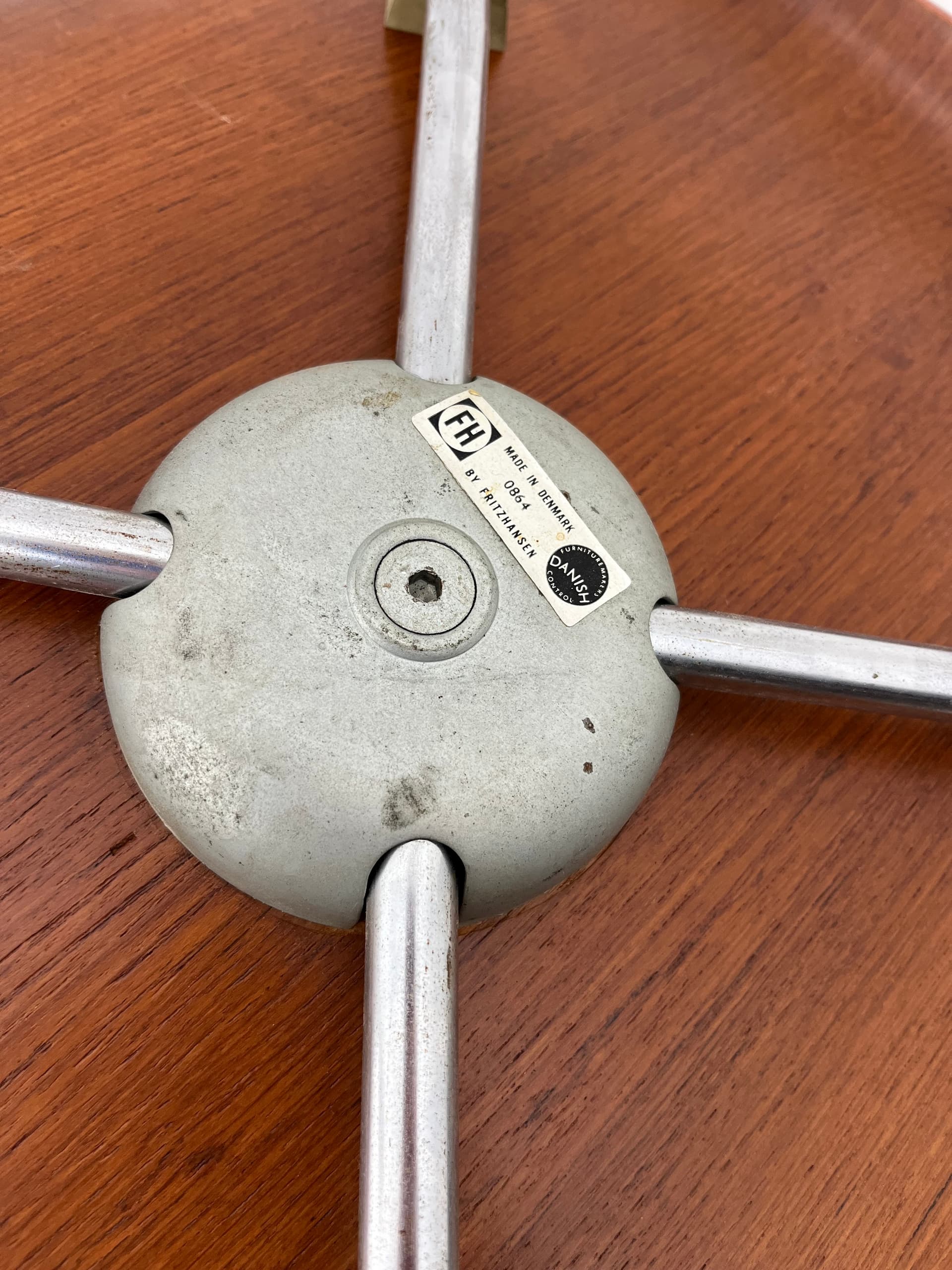 Komplet czterech krzeseł 3107, fornir tekowy brązowy, stal chromowana, proj. A. Jacobsen, Dania, lata 60. - 229798