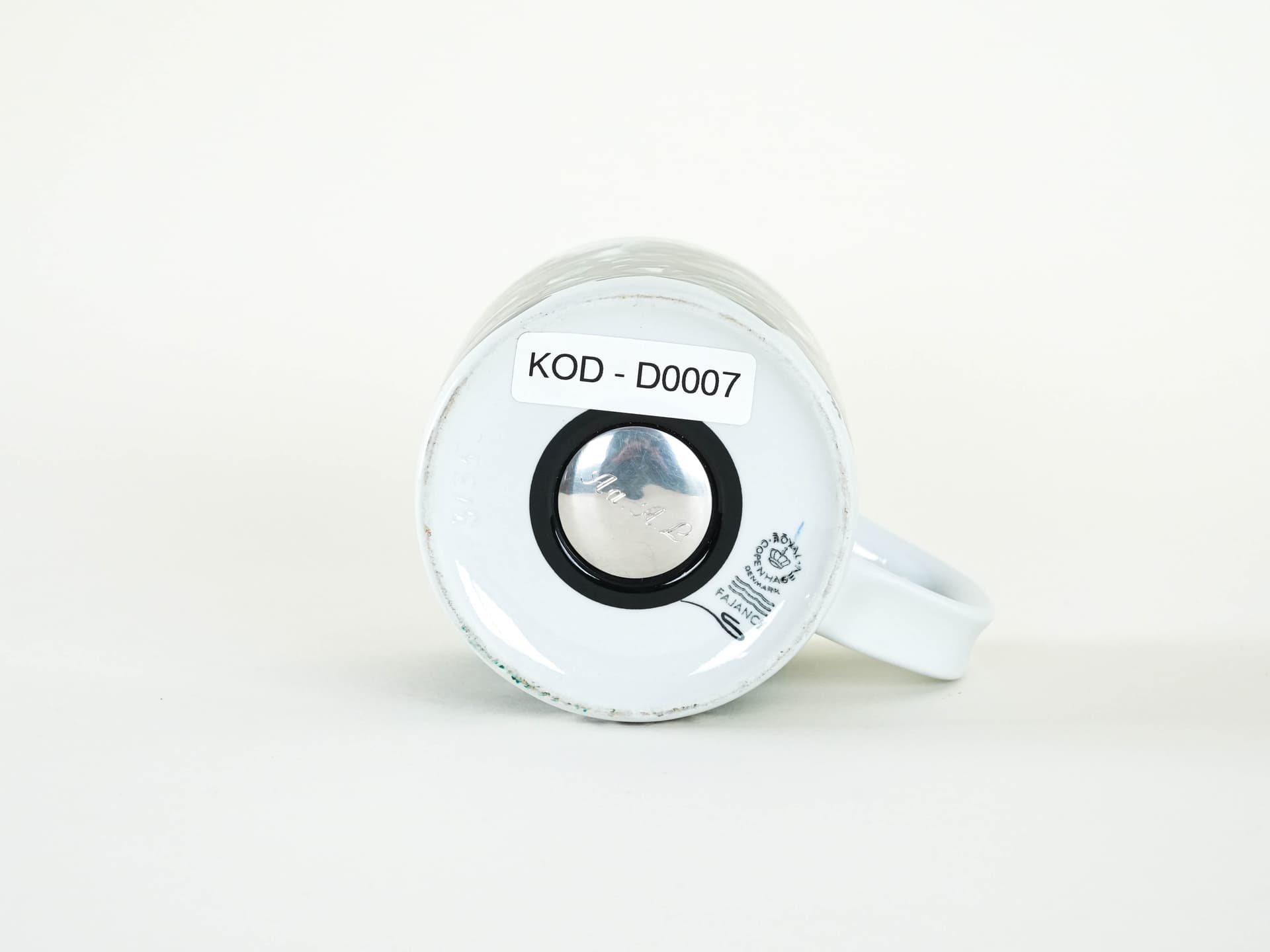 Mug, white porcelain, by M. Andersen, Royal Copenhagen, Denmark, 1980s. - 230194