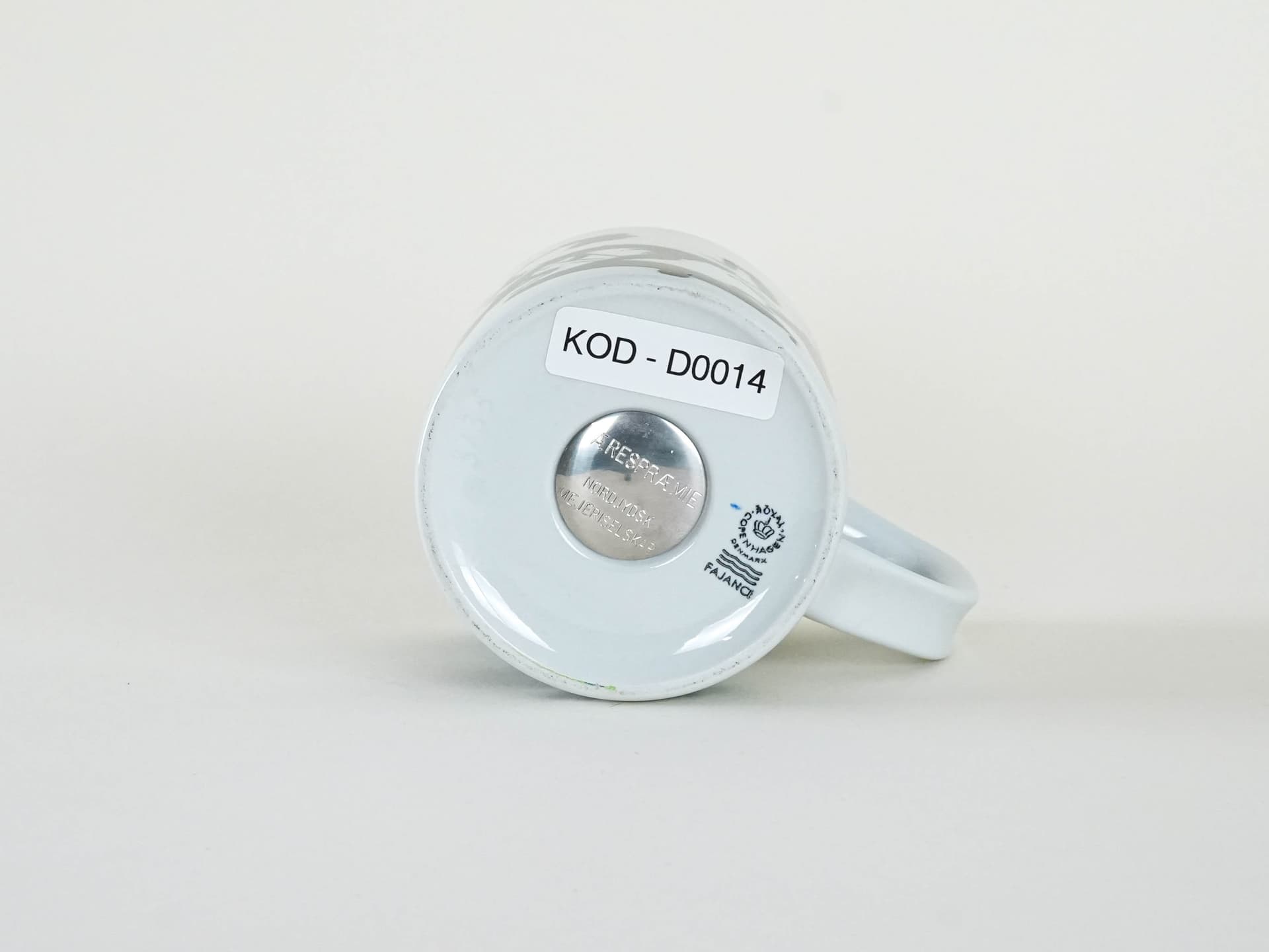 Mug, white porcelain, by M. Andersen, Royal Copenhagen, Denmark, 1980s. - 230229