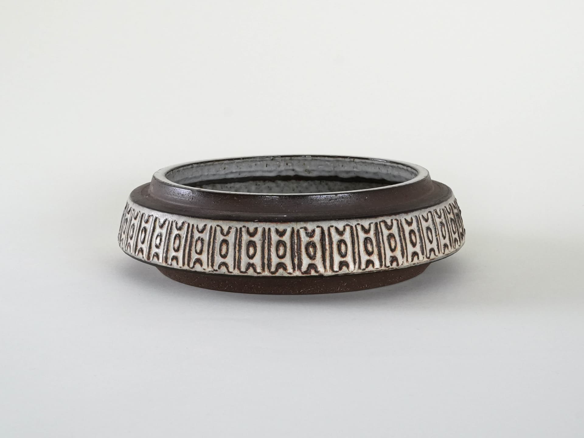 Bowl, brown stoneware, by M. Andersen, Bornholm, Denmark, 1960s. - 230376