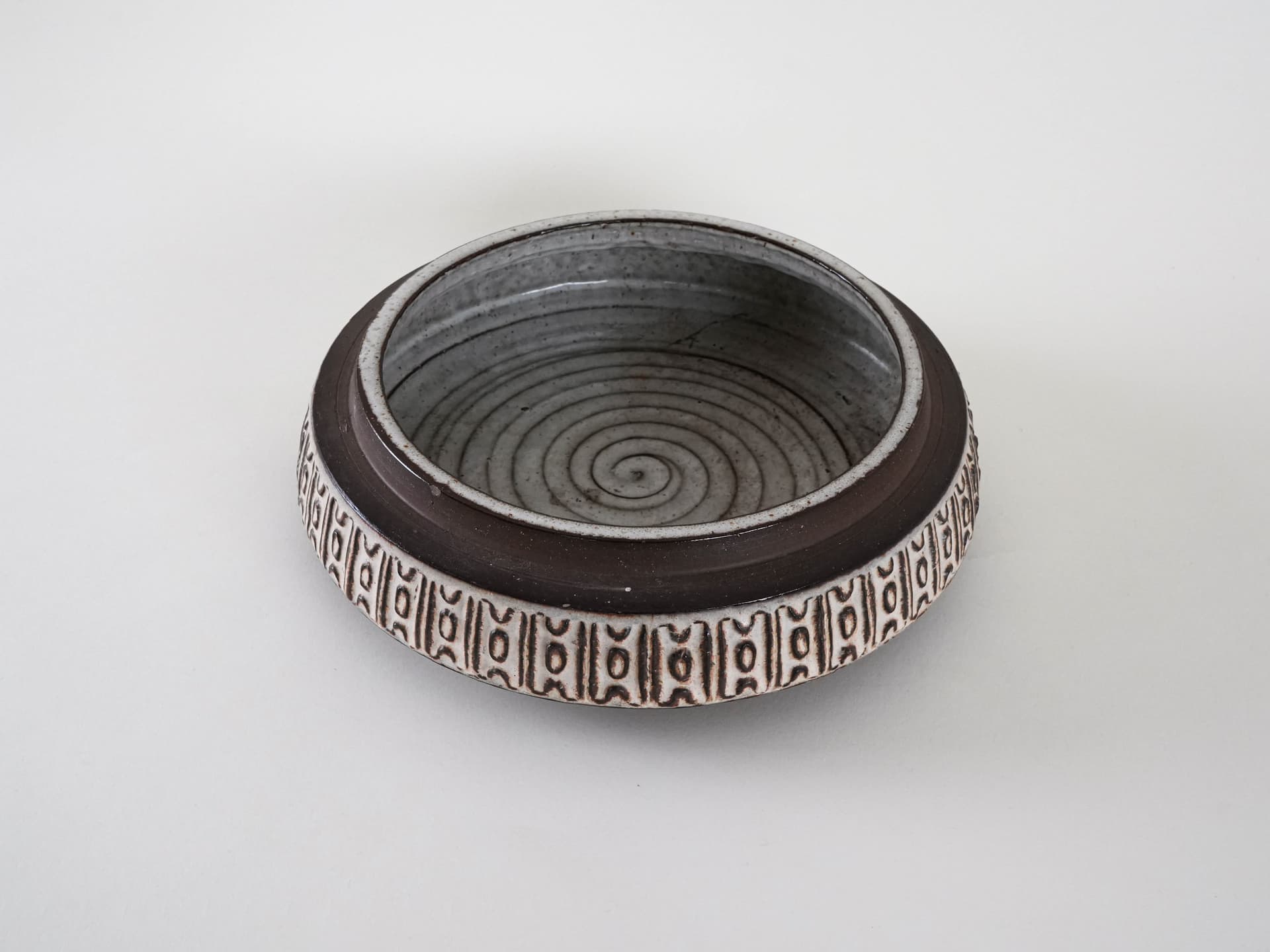 Bowl, brown stoneware, by M. Andersen, Bornholm, Denmark, 1960s. - 230377
