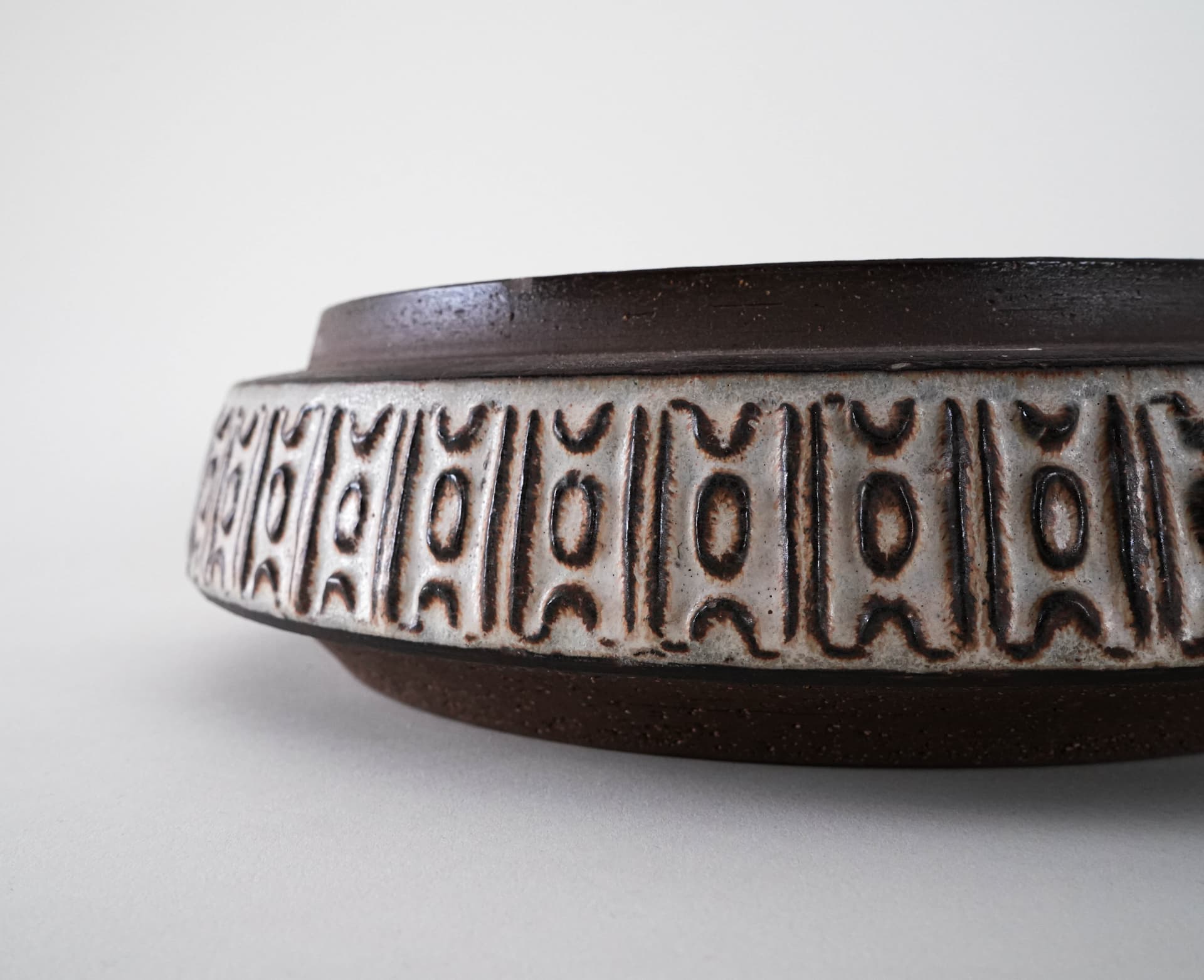 Bowl, brown stoneware, by M. Andersen, Bornholm, Denmark, 1960s. - 230379