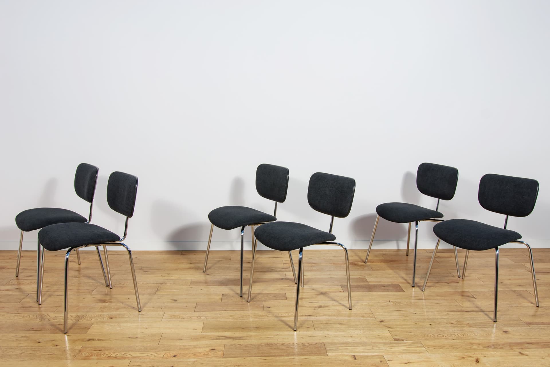 Komplet sześciu krzeseł SE 68, wełna syntetyczna czarna, chrom, proj. E. Eiermann, Wilde+Spieth, Niemcy, lata 60. - 230575