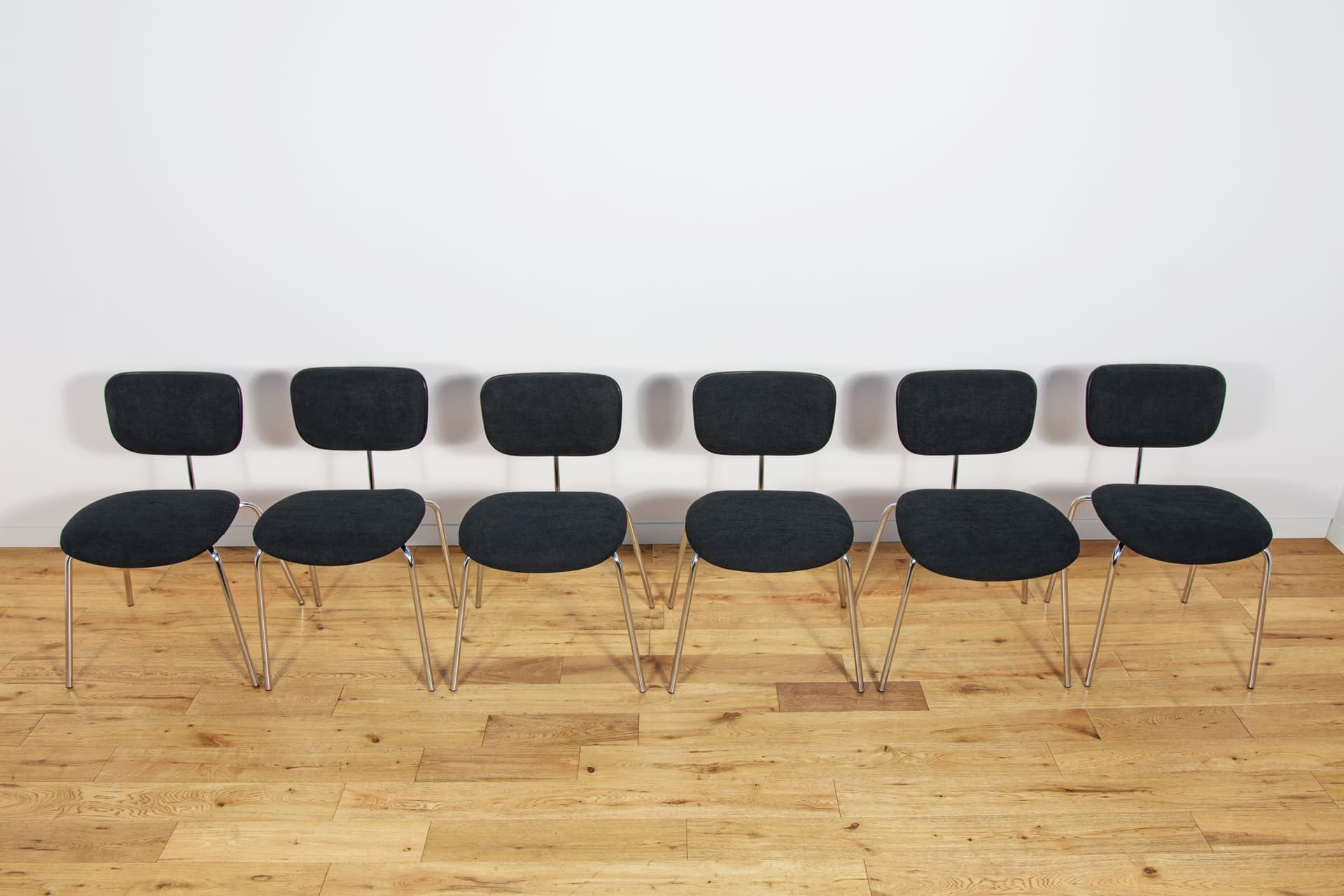 Komplet sześciu krzeseł SE 68, wełna syntetyczna czarna, chrom, proj. E. Eiermann, Wilde+Spieth, Niemcy, lata 60. - 230573