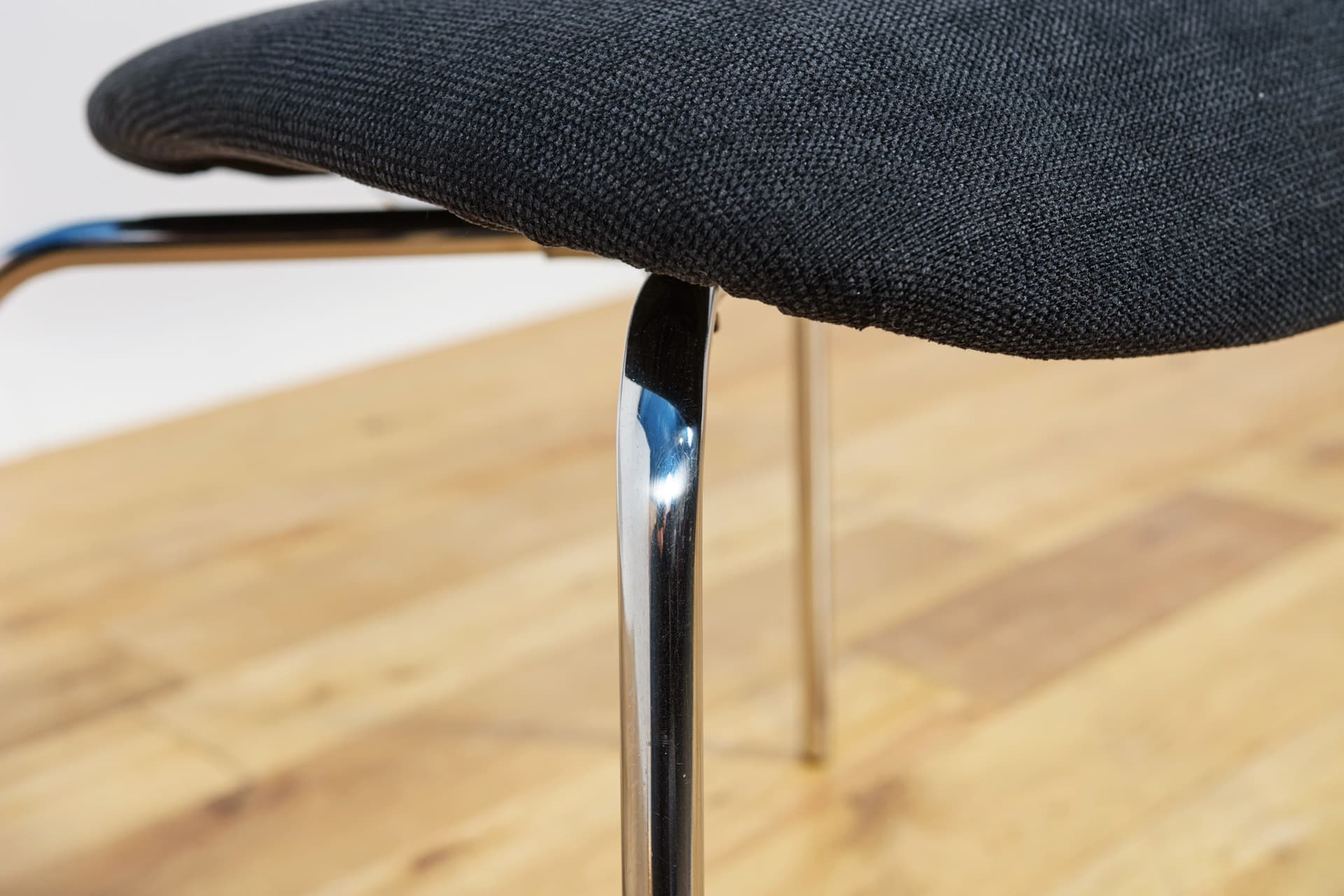 Komplet sześciu krzeseł SE 68, wełna syntetyczna czarna, chrom, proj. E. Eiermann, Wilde+Spieth, Niemcy, lata 60. - 230582