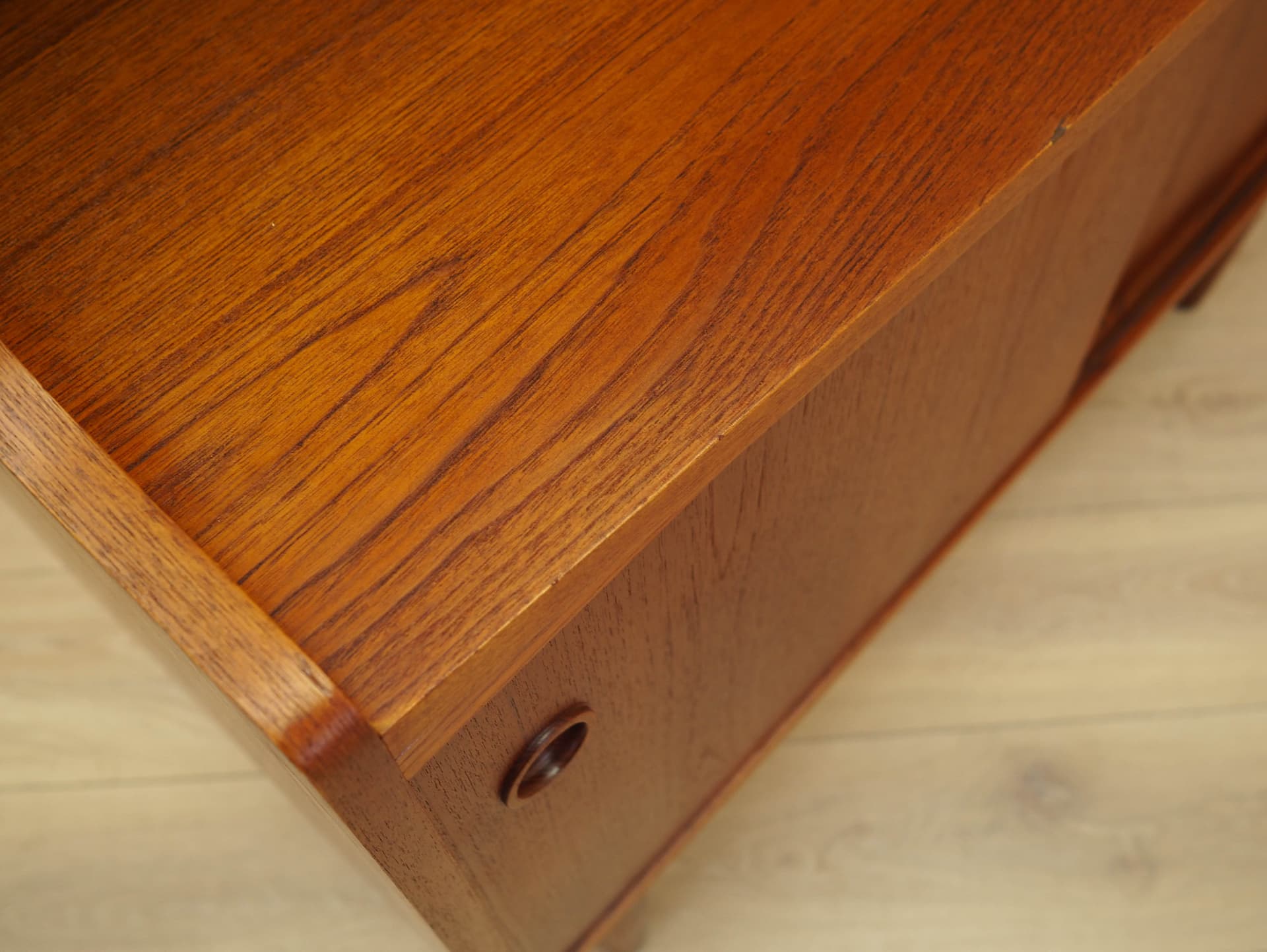 Biblioteczka, teak brązowy, proj. J. Sorth, Dania, lata 70. - 230622