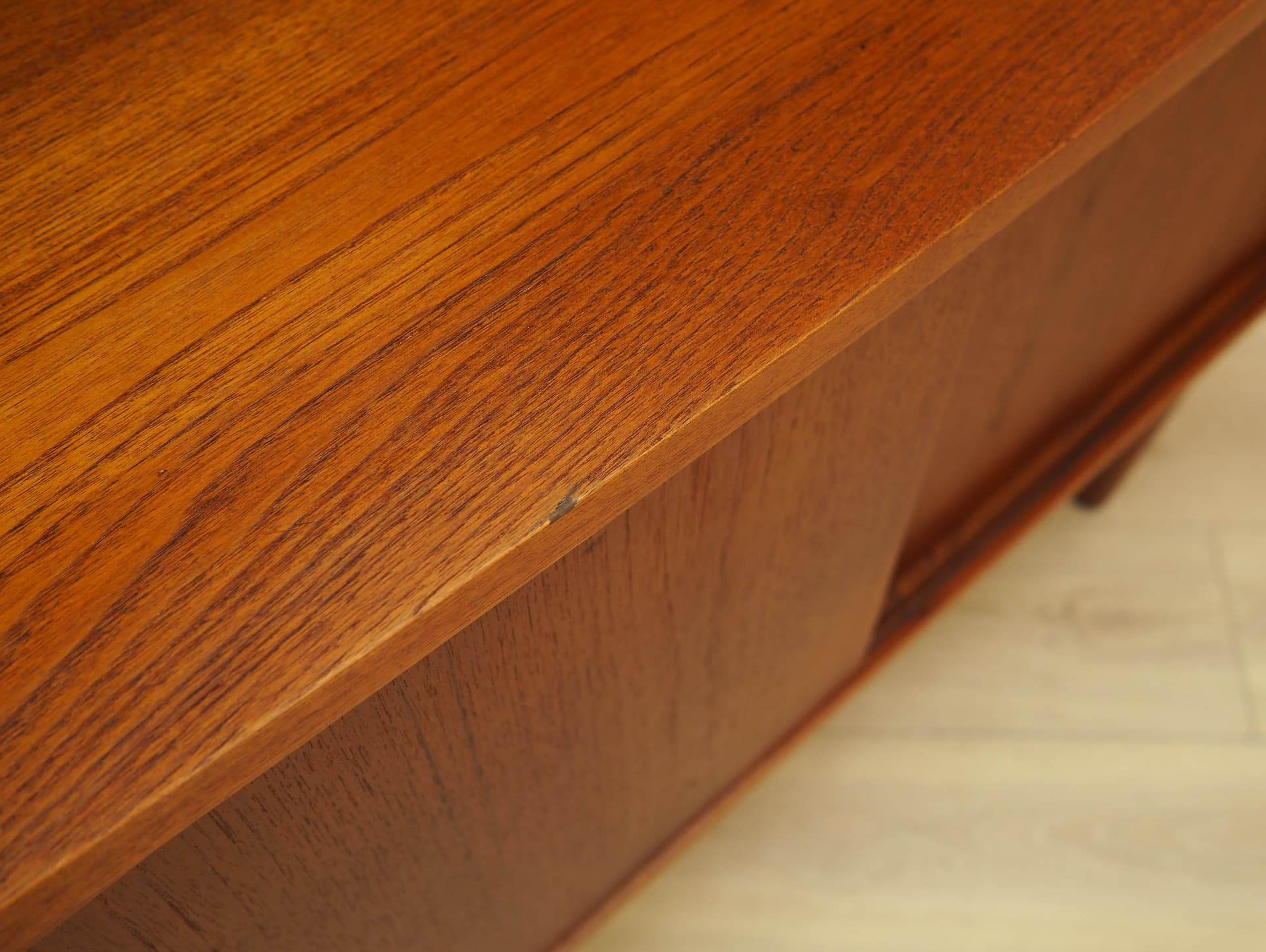 Biblioteczka, teak brązowy, proj. J. Sorth, Dania, lata 70. - 230621