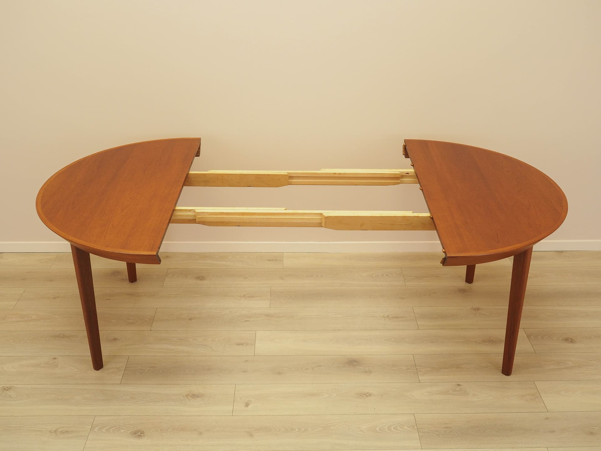 Stół okrągły, teak brązowy, proj. O. Hald, Dania, lata 60. - 230640