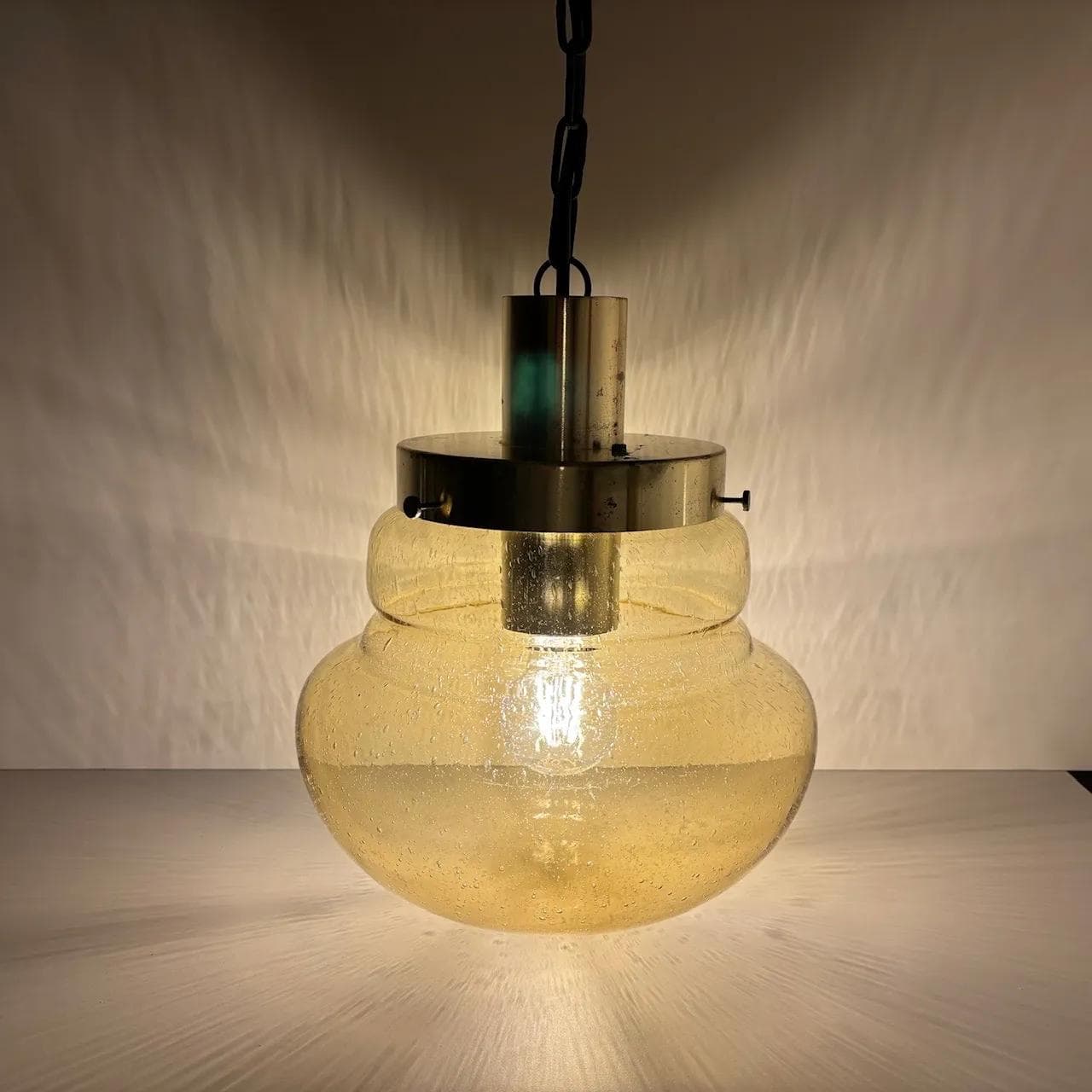 Lampa wisząca, szkło miodowe, metal złoty, AKA Electric, Niemcy, lata 70. - 17711