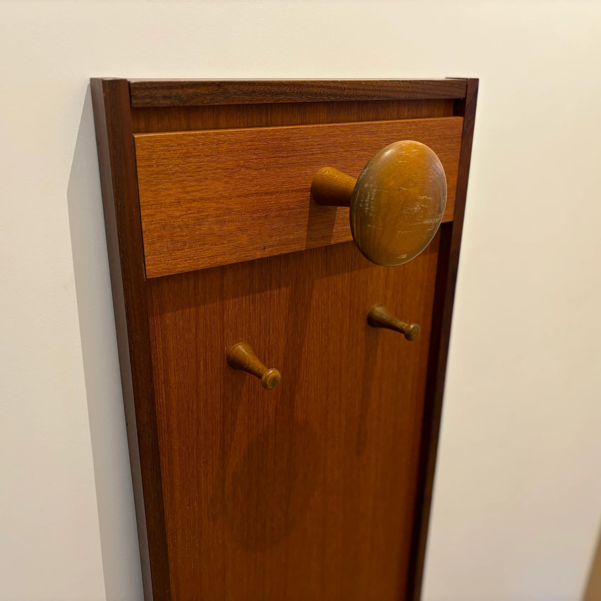 Wieszak ścienny, palisander brązowy, Dania, lata 70. - 17705