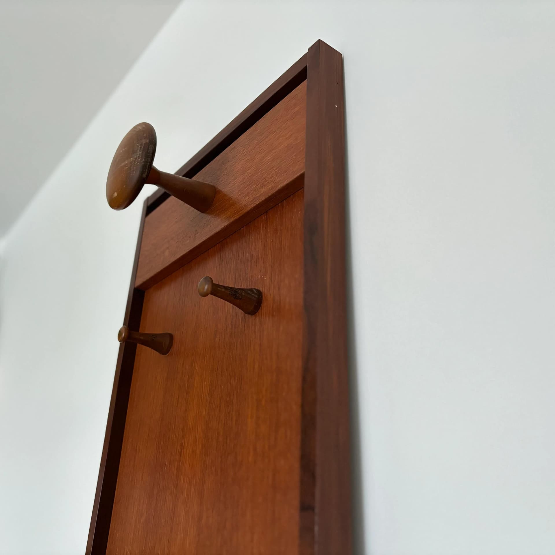 Wieszak ścienny, palisander brązowy, Dania, lata 70. - 17699