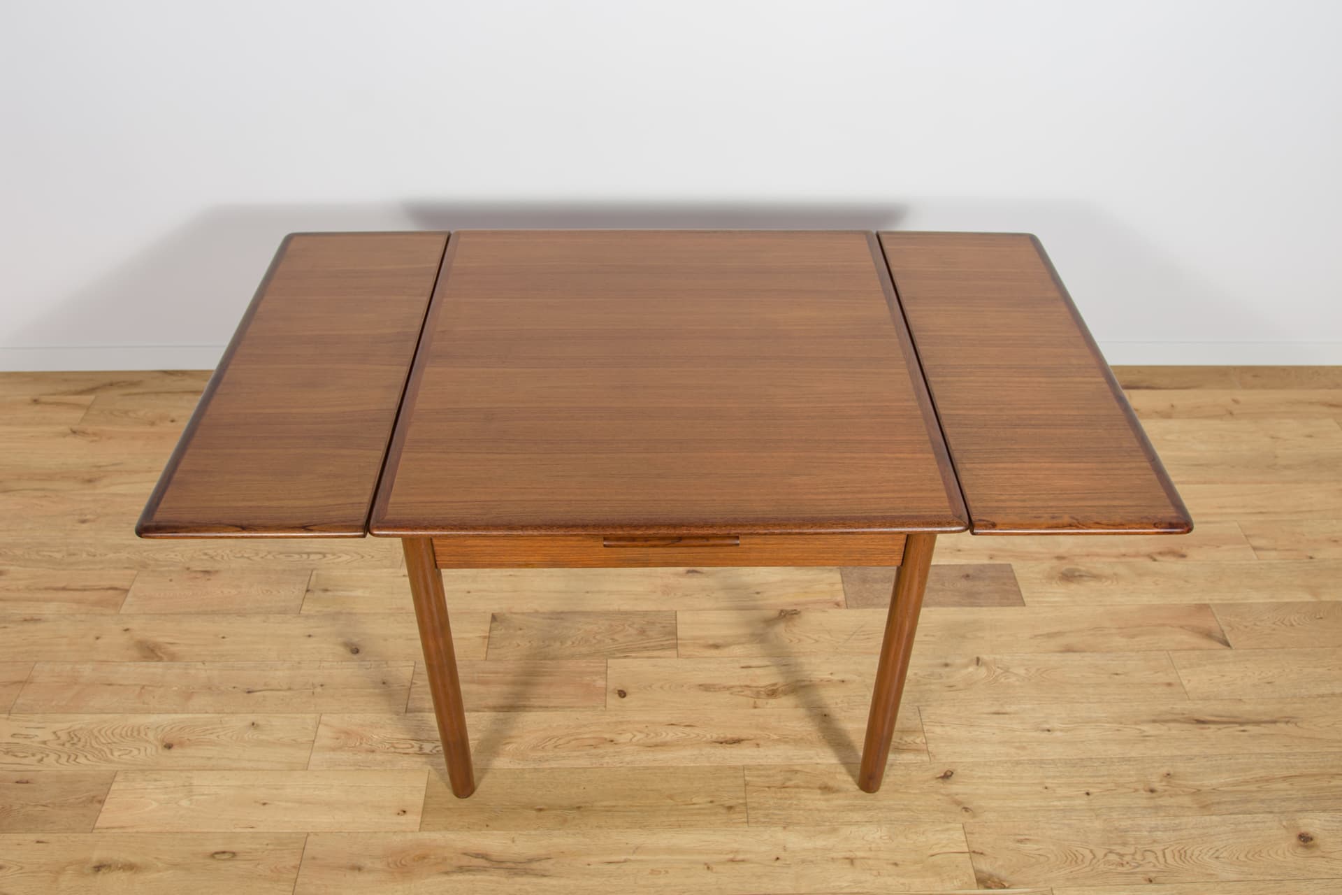 Stół rozkładany, teak brązowy, Dania, lata 60. - 231899