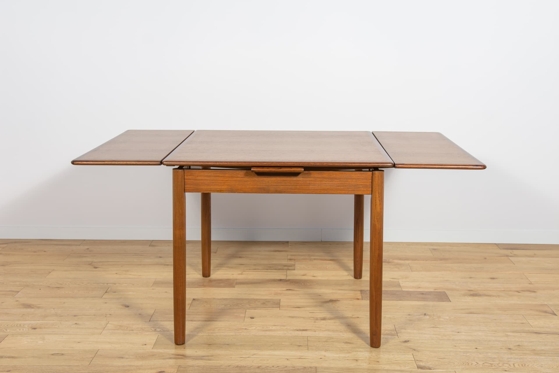 Stół rozkładany, teak brązowy, Dania, lata 60. - 231895