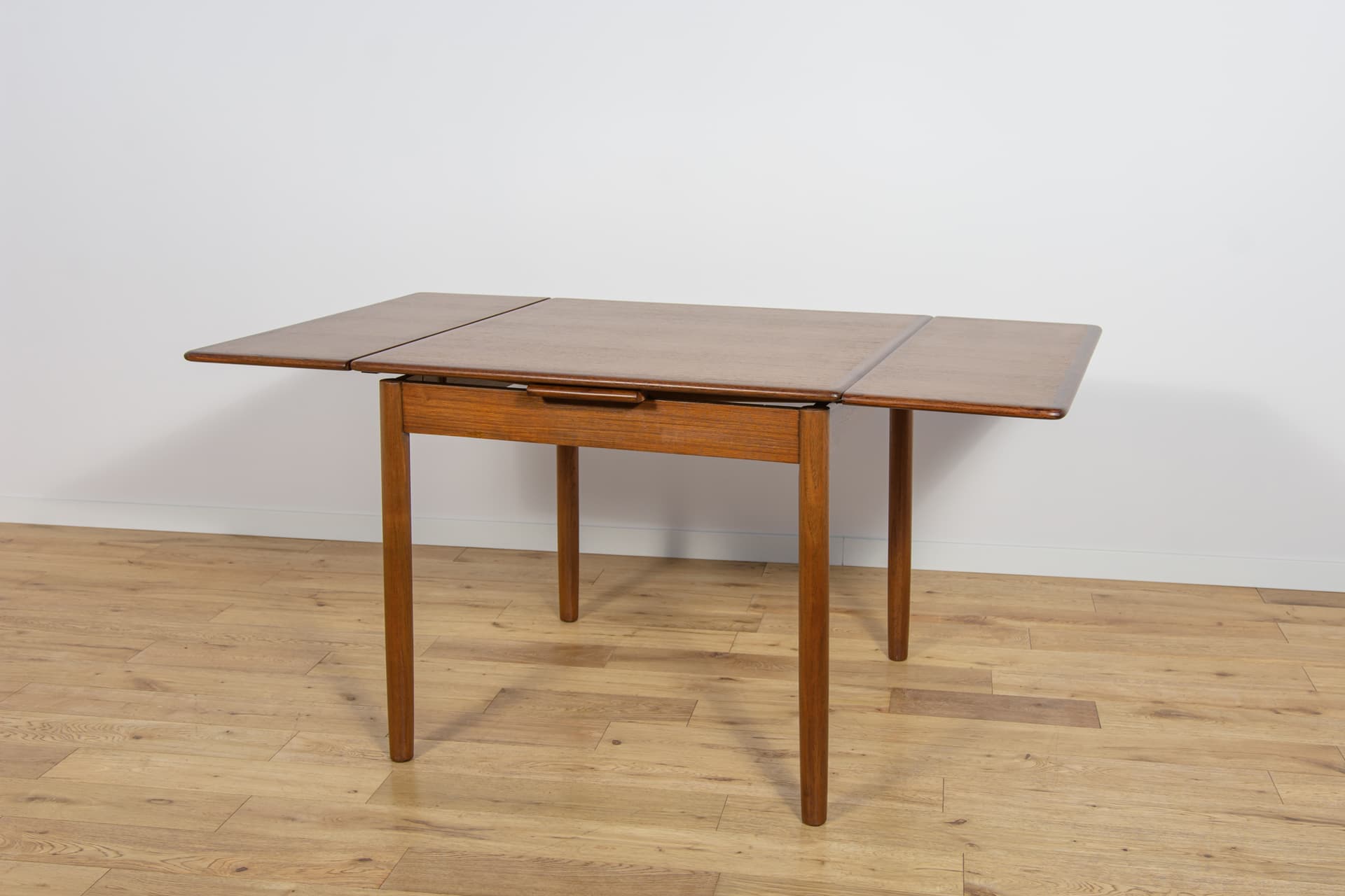 Stół rozkładany, teak brązowy, Dania, lata 60. - 231897