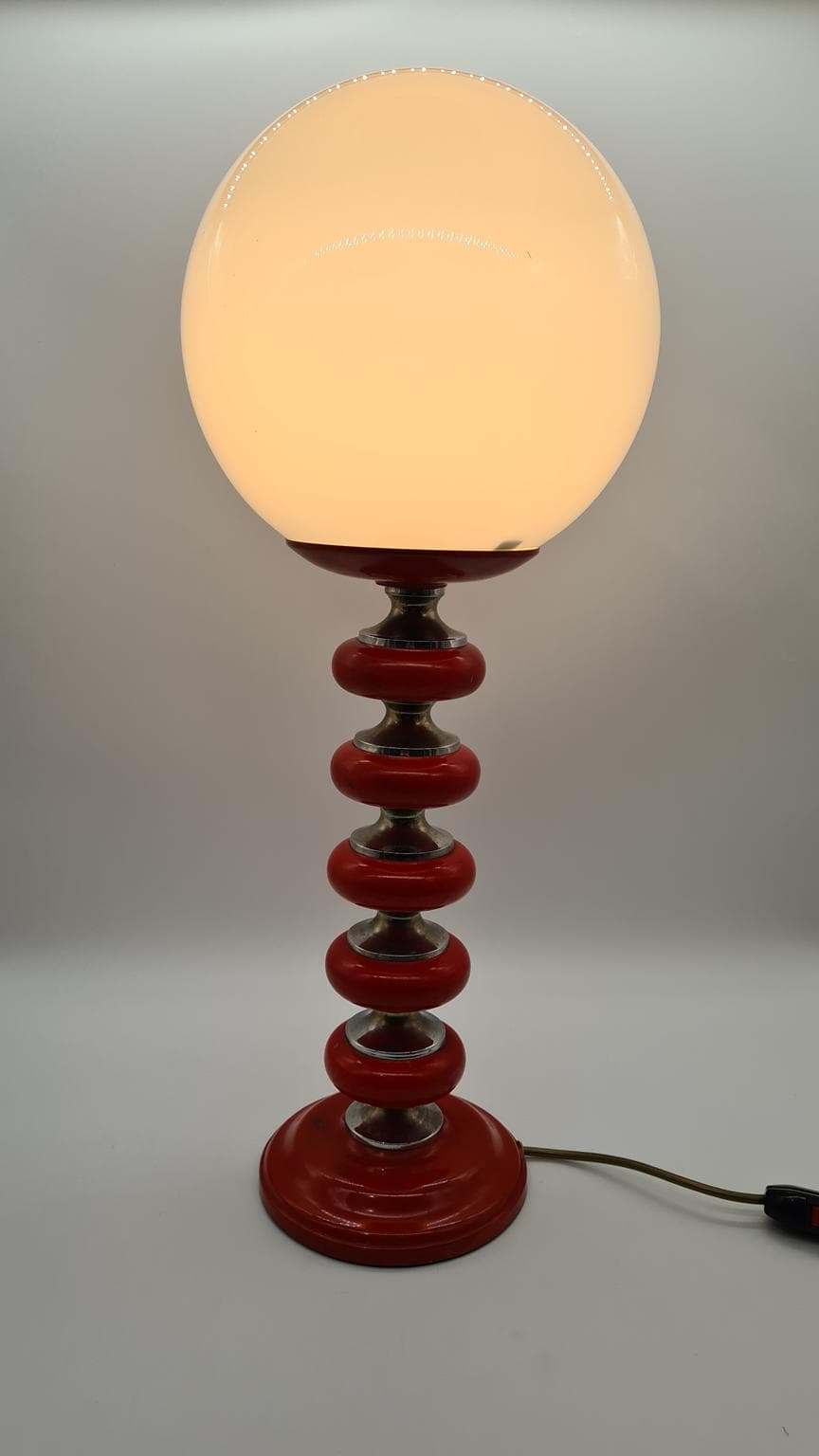 Lampa stołowa Space Age, drewno czerwony, chrom, szkło, NRD, lata 70. - 232153