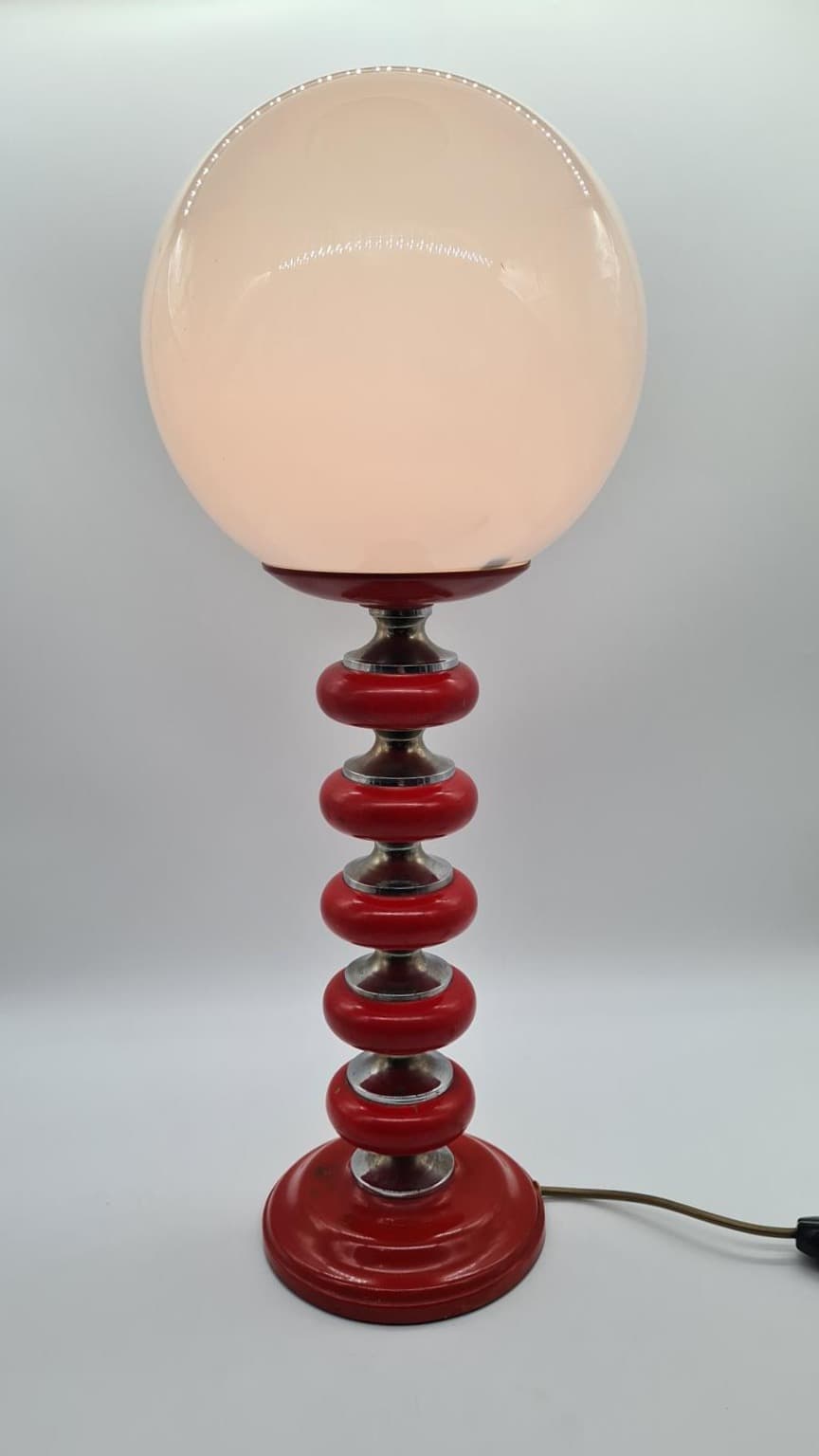 Lampa stołowa Space Age, drewno czerwony, chrom, szkło, NRD, lata 70. - 232156