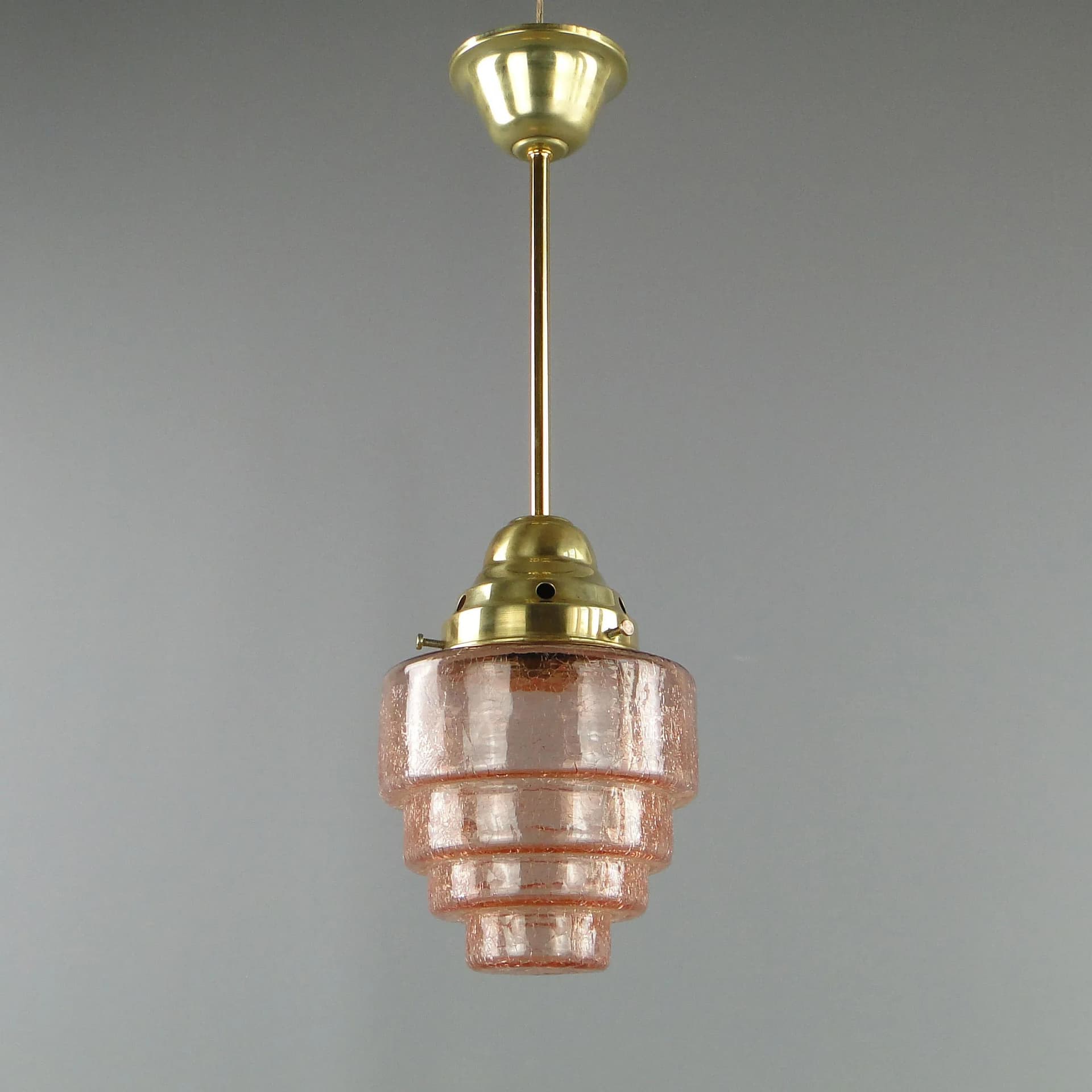 Lampa wisząca Art Deco, szkło różowy, mosiądz, Polska, lata 20. - 17099