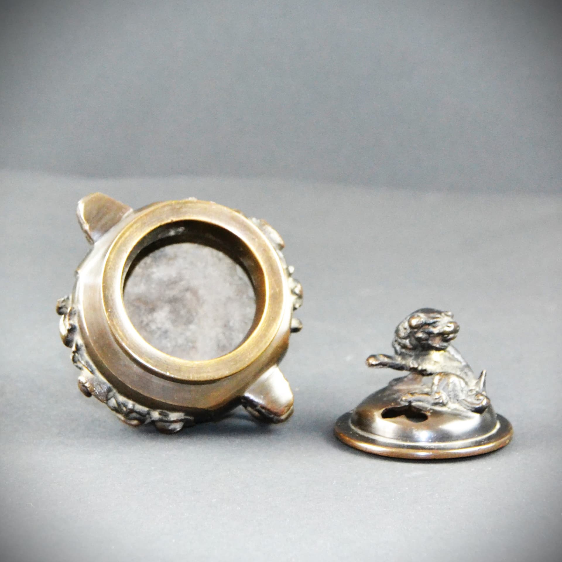 Kadzielnica orientalna, brąz ciemny, Chiny, lata 20. - 79358