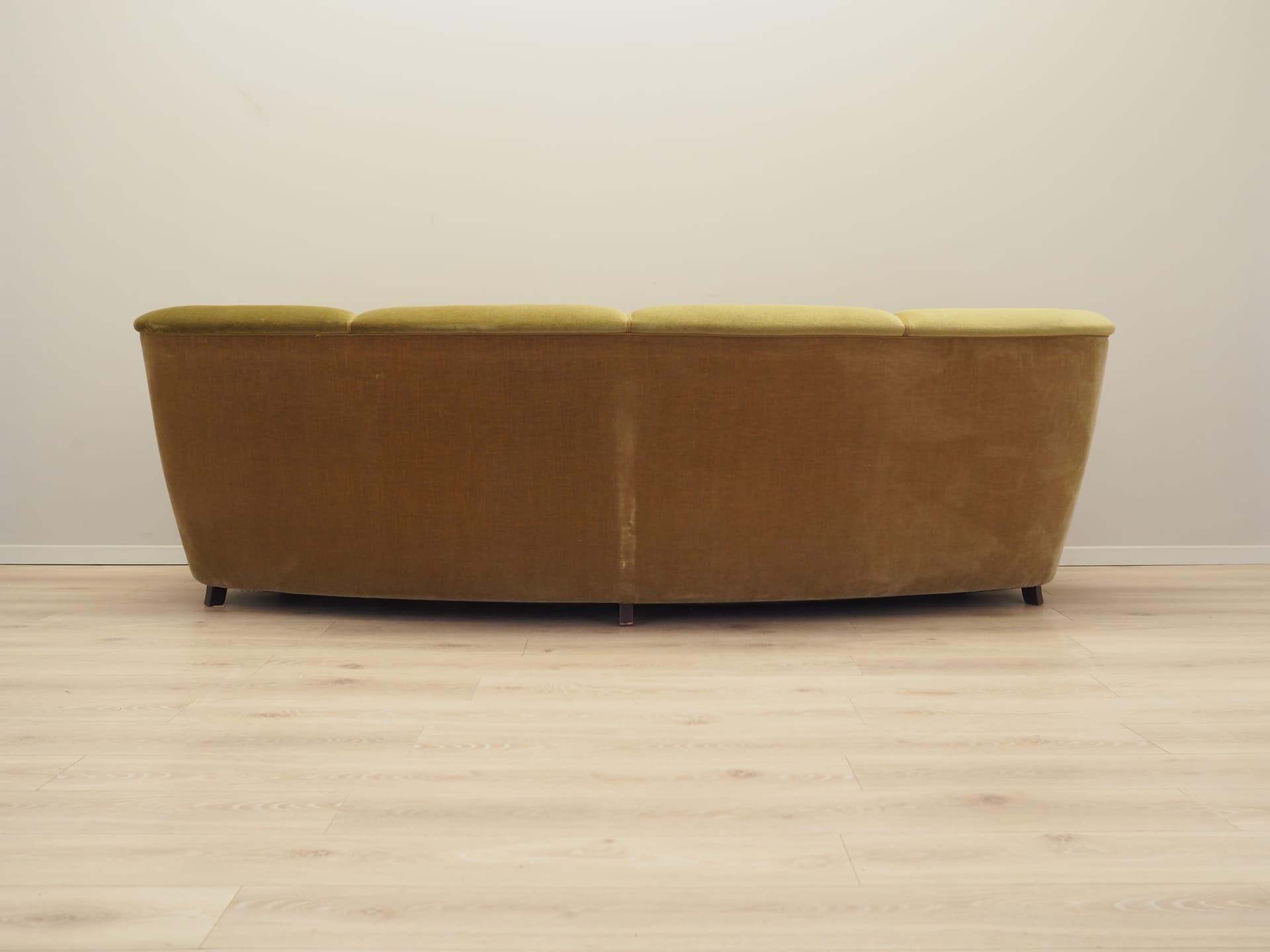 Sofa, velvet zielony, drewno buk, Dania, lata 60. - 77547